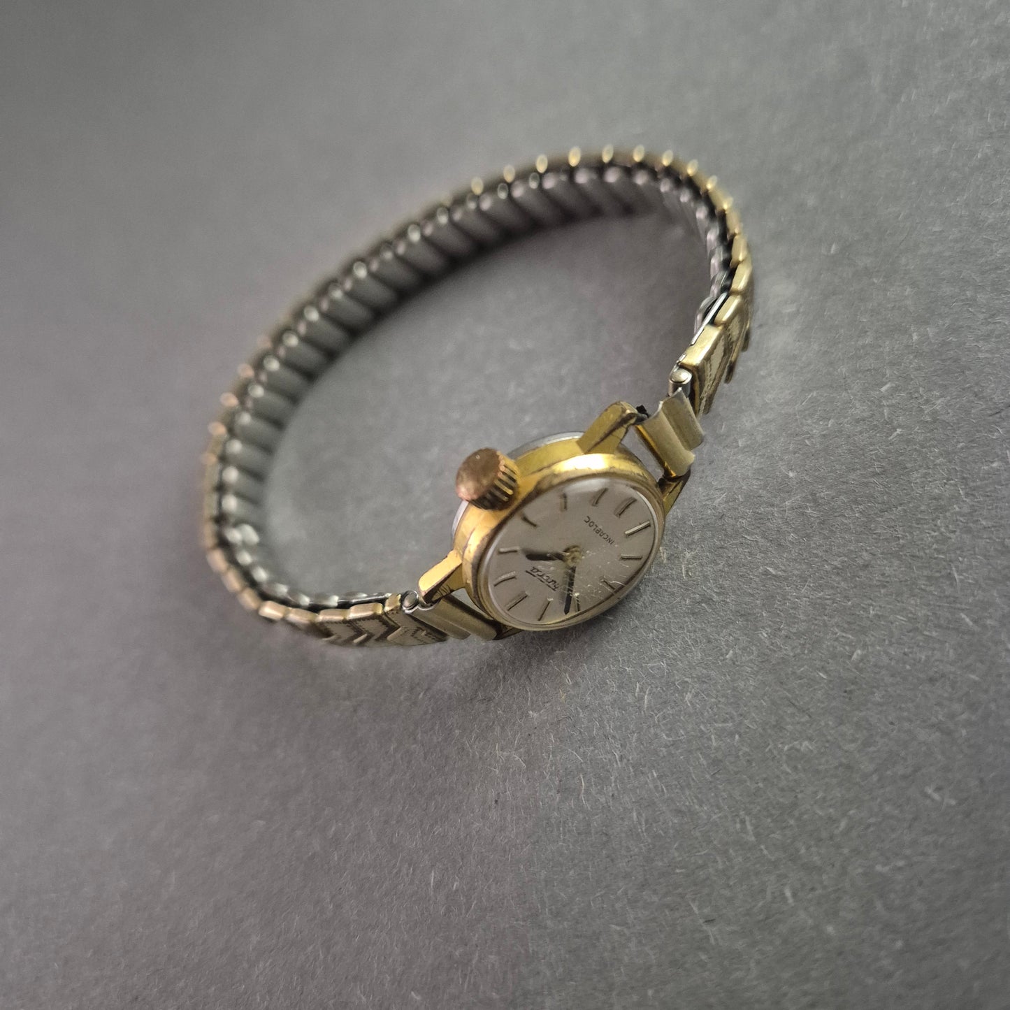 Vintage Fricona Damenarmbanduhr – Klassischer Retro-Charme in Goldoptik