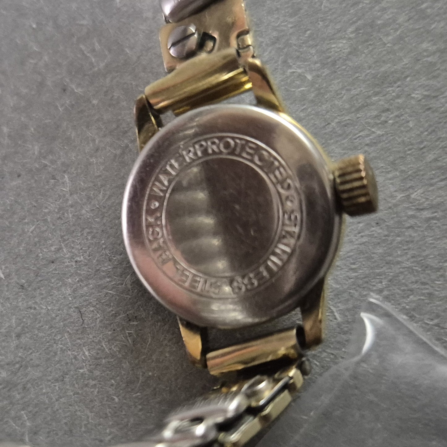 Vintage Fricona Damenarmbanduhr – Klassischer Retro-Charme in Goldoptik