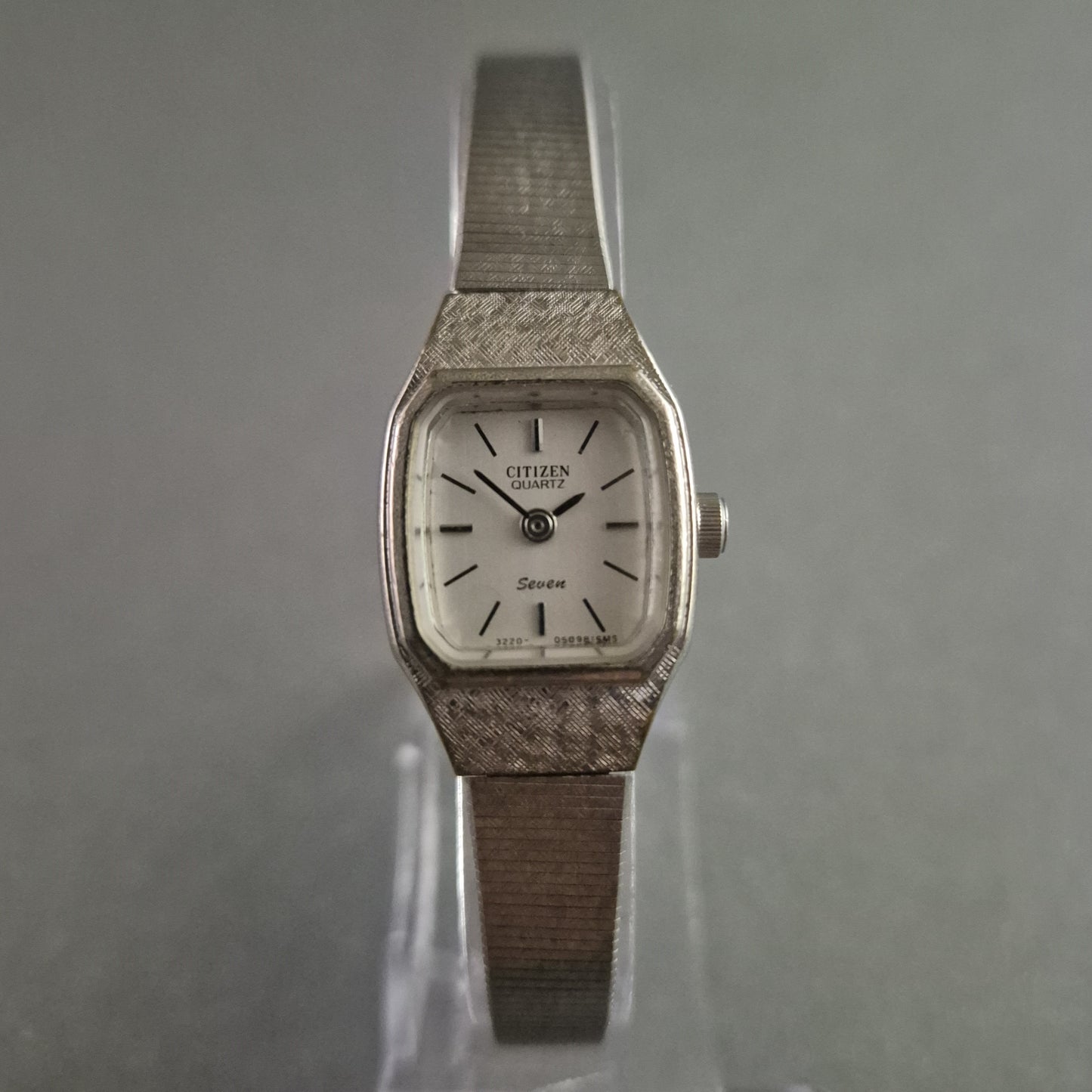 Elegante Citizen Damenarmbanduhr – Zeitloses Design mit Lederarmband