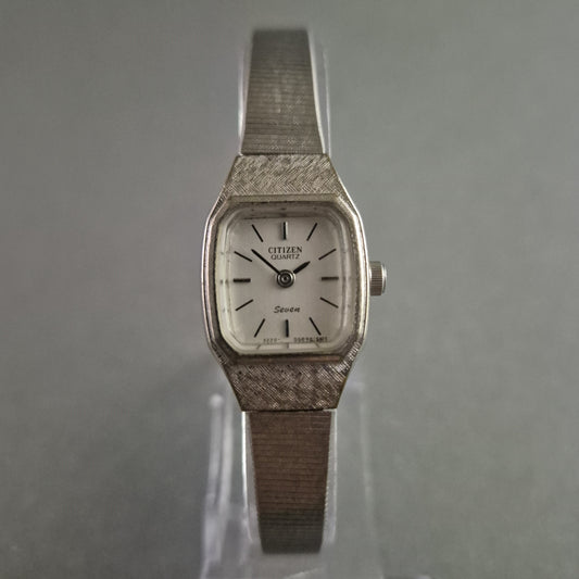 Elegante Citizen Damenarmbanduhr – Zeitloses Design mit Lederarmband