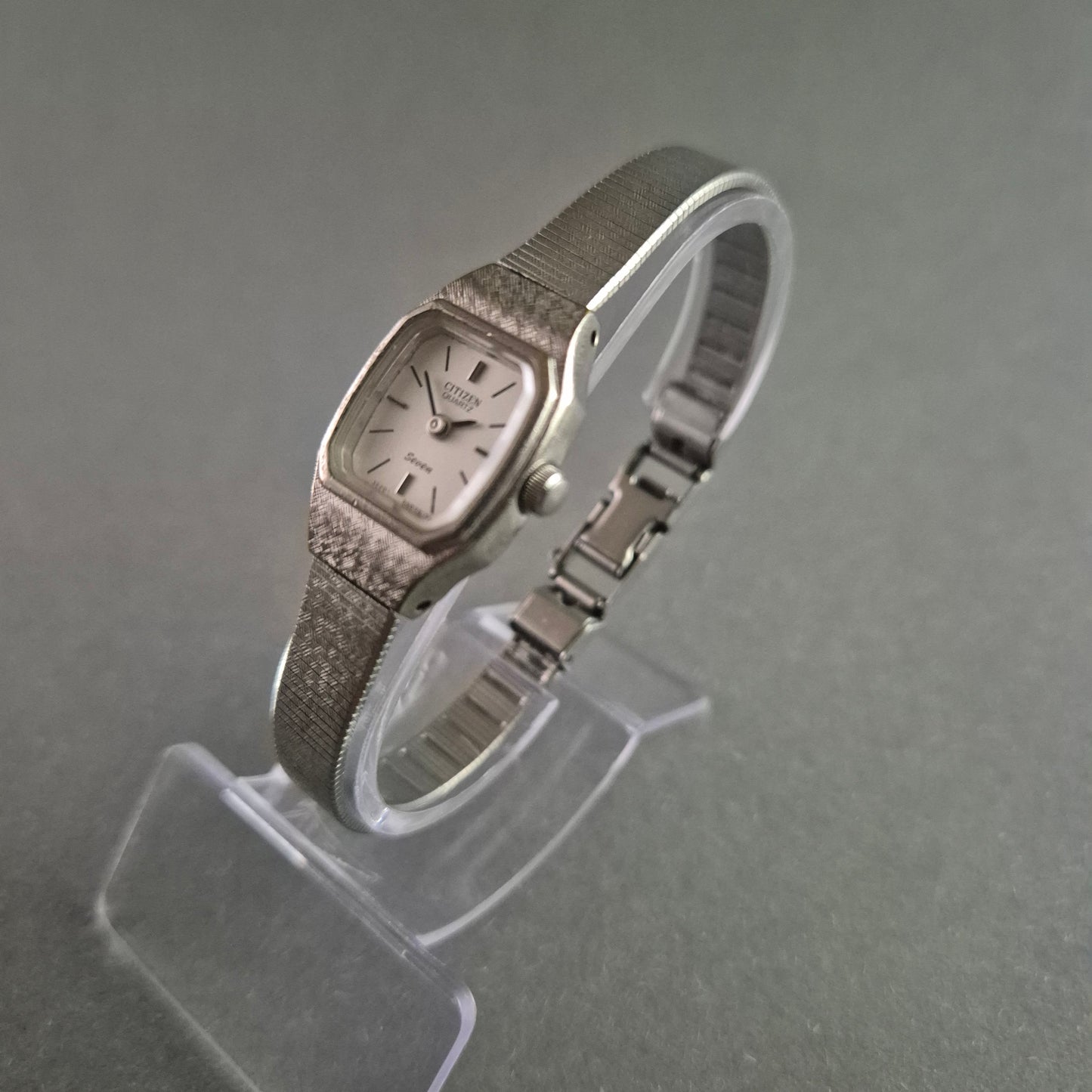 Elegante Citizen Damenarmbanduhr – Zeitloses Design mit Lederarmband