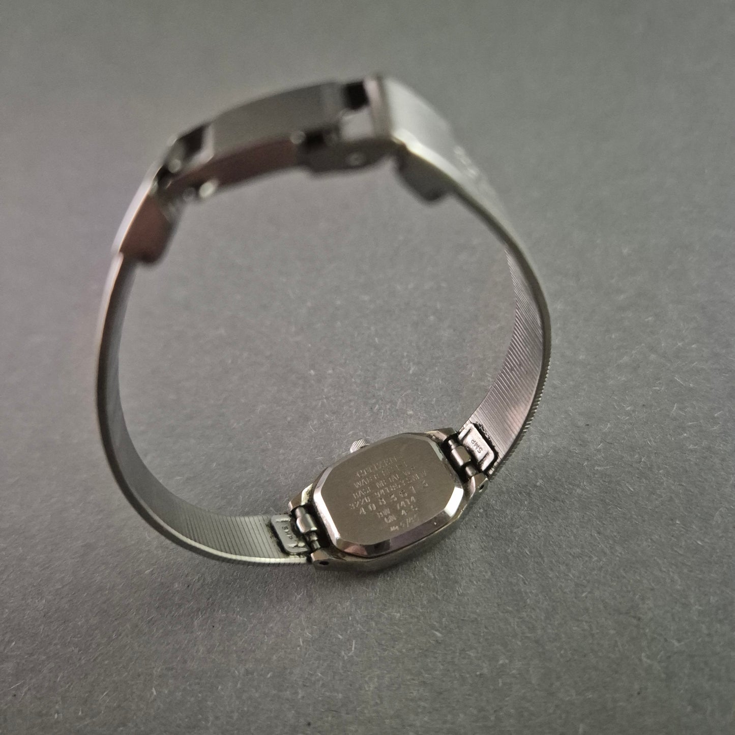 Elegante Citizen Damenarmbanduhr – Zeitloses Design mit Lederarmband