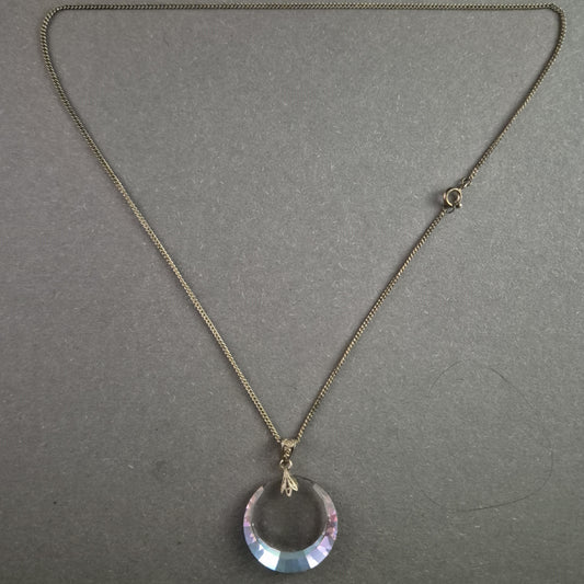 Vintage Kristall-Anhänger mit filigraner Silberkette – Eleganz in Lichtreflexen
