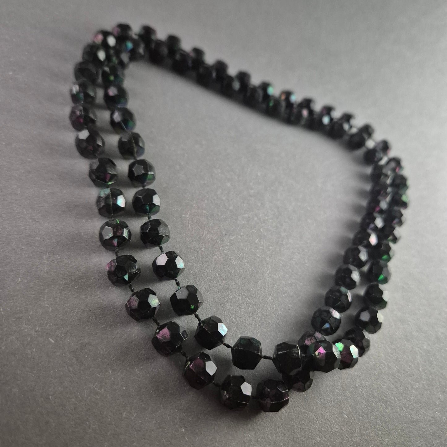 Elegante schwarze Glasperlenkette – Zeitlose Schönheit für jeden Anlass