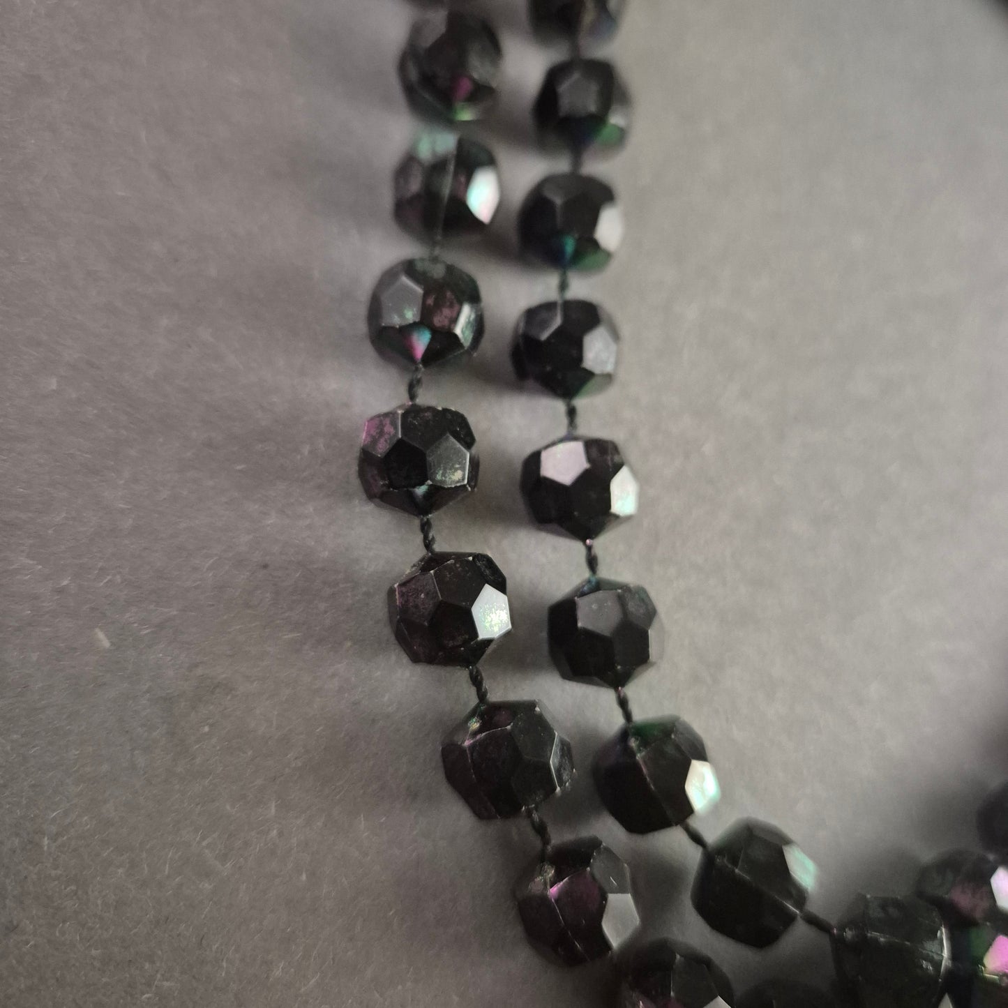 Elegante schwarze Glasperlenkette – Zeitlose Schönheit für jeden Anlass