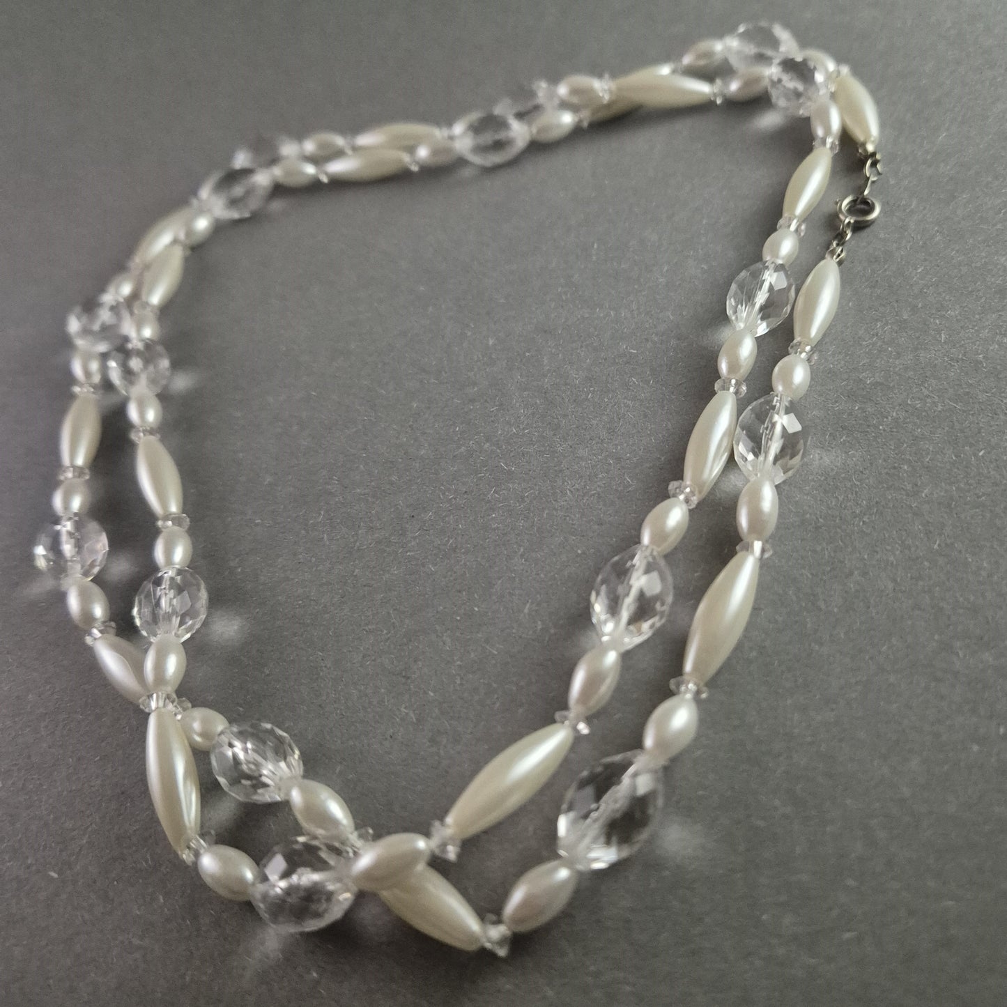 Vintage Perlenkette – Elegante Zweireihige Halskette mit Kristall-Details