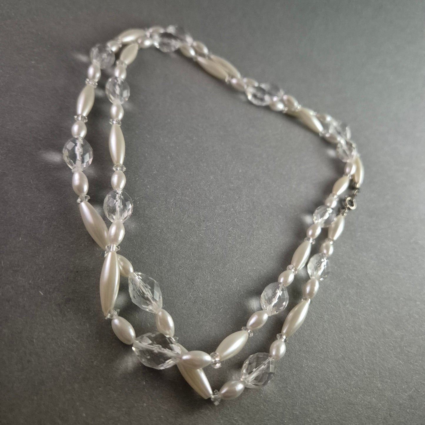 Vintage Perlenkette – Elegante Zweireihige Halskette mit Kristall-Details