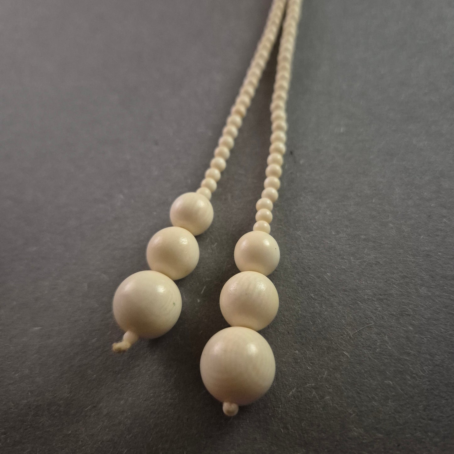 Elegante Vintage-Knotenkette in Elfenbeinoptik – Stilvolle Seltenheit