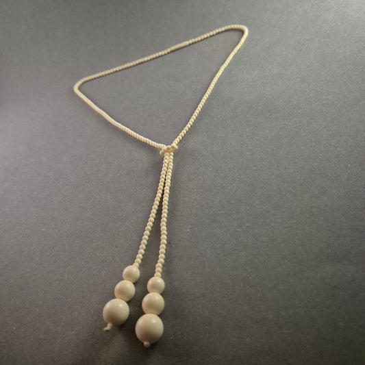 Elegante Vintage-Knotenkette in Elfenbeinoptik – Stilvolle Seltenheit