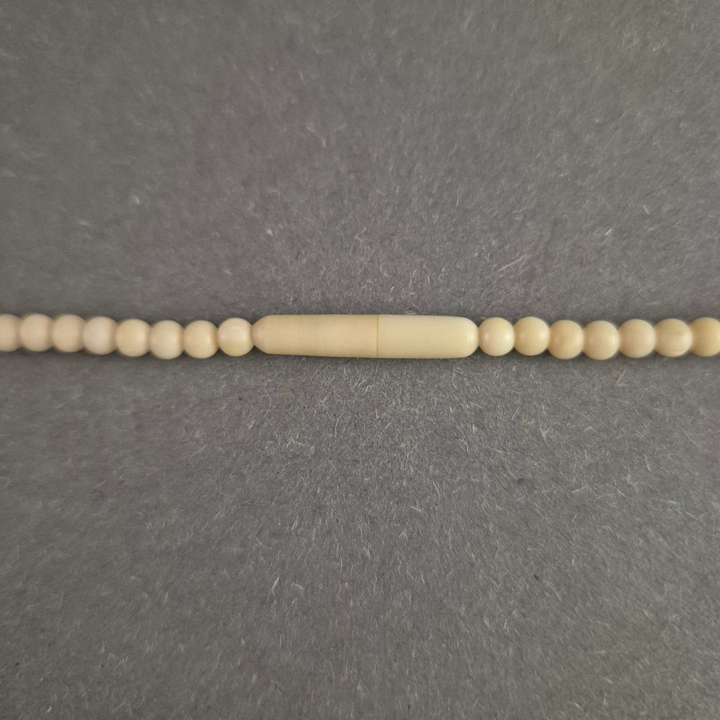 Elegante Vintage-Knotenkette in Elfenbeinoptik – Stilvolle Seltenheit