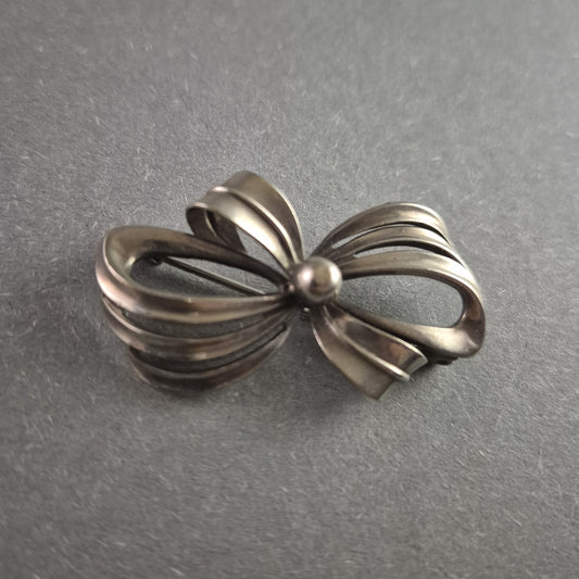 Vintage-Schleifenbrosche aus 835er Silber – Klassische Eleganz