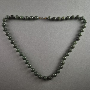 Edle Vintage-Jadekette – Eleganter Halsschmuck mit Messingverschluss