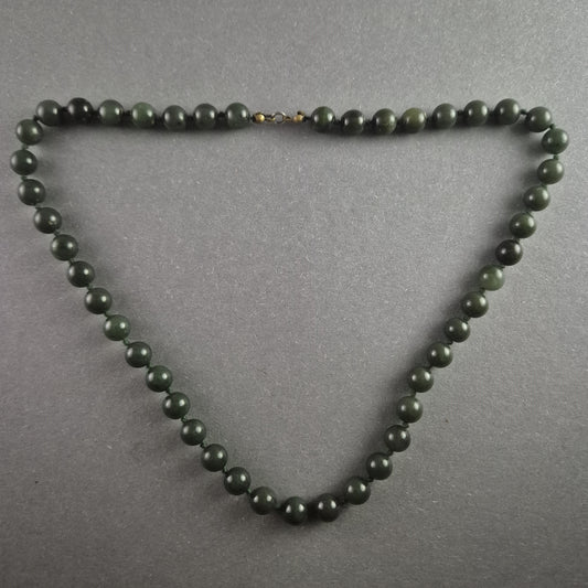 Edle Vintage-Jadekette – Eleganter Halsschmuck mit Messingverschluss