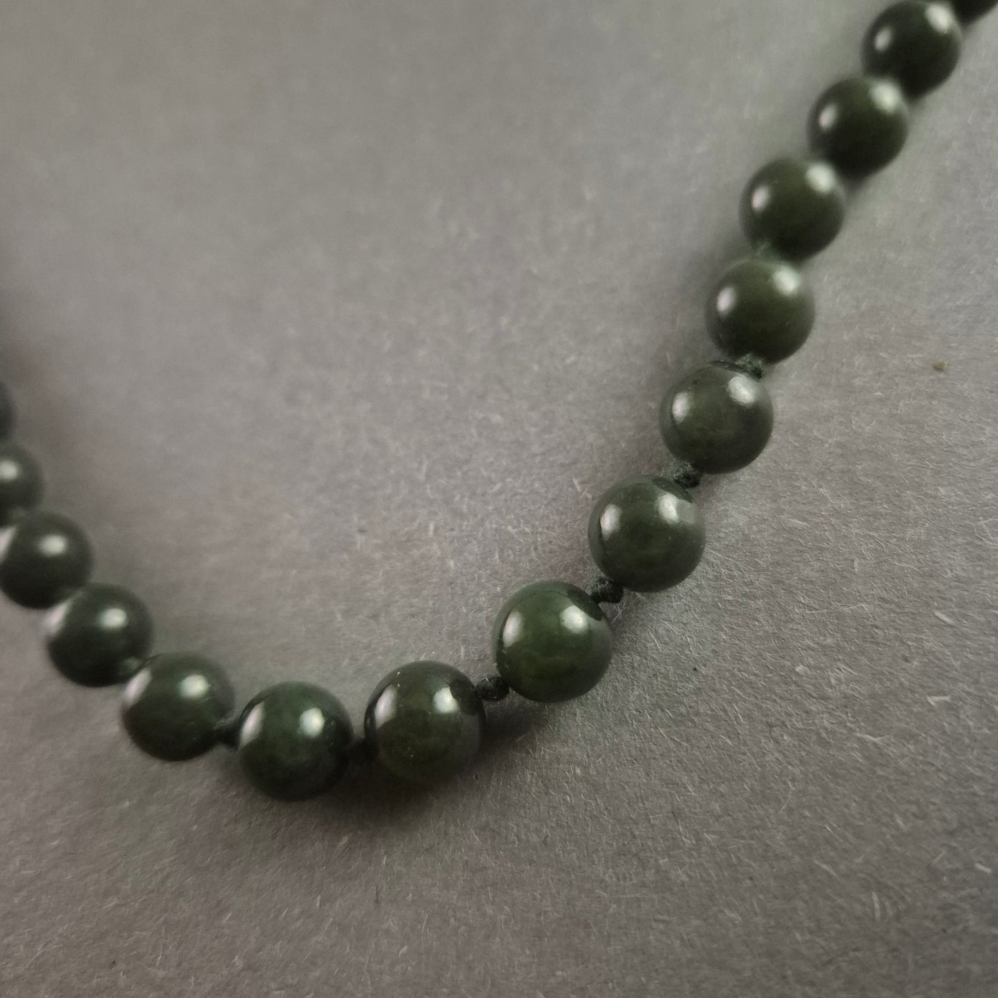 Edle Vintage-Jadekette – Eleganter Halsschmuck mit Messingverschluss