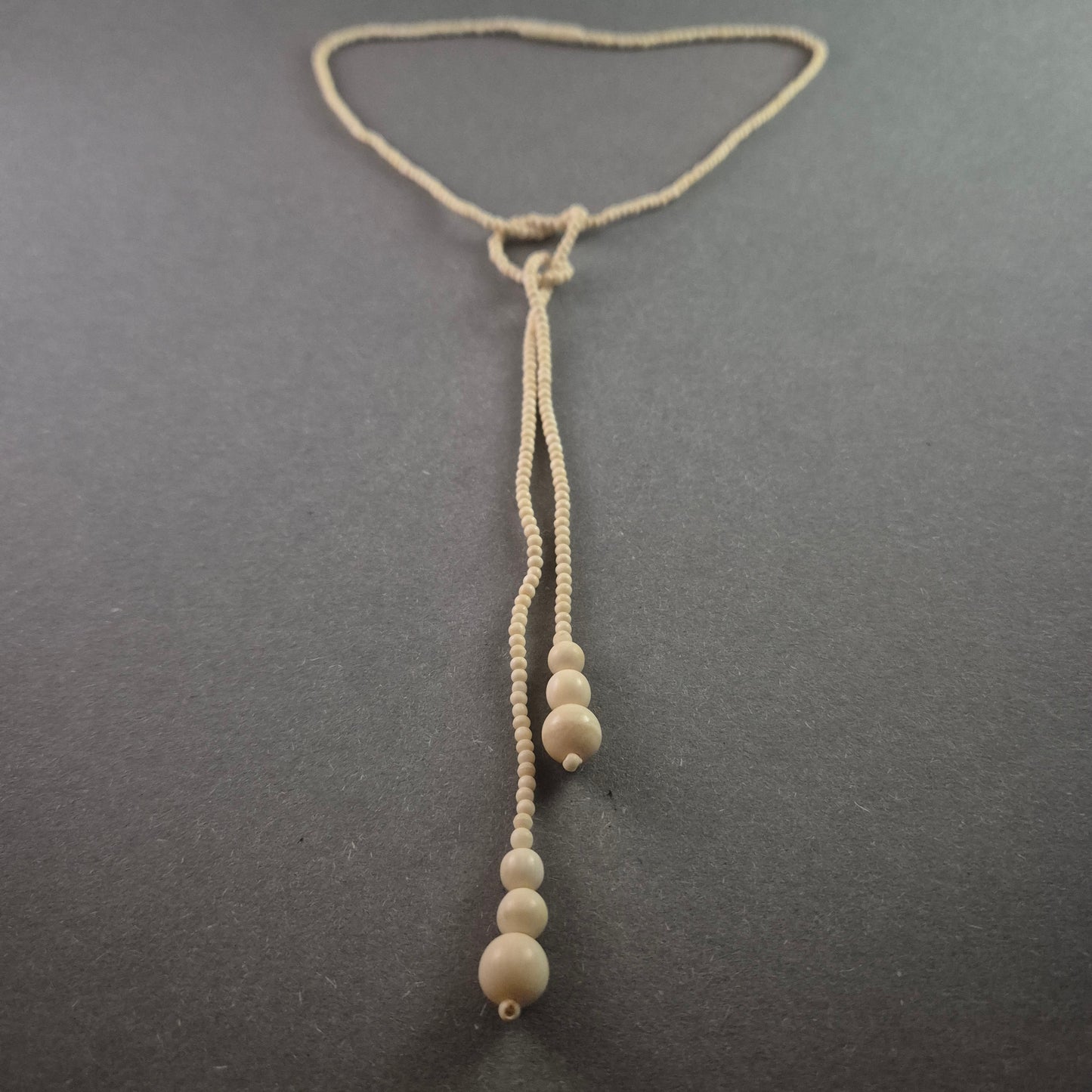 Elegante Vintage-Knotenkette in Elfenbeinoptik – Zeitlose Raffinesse