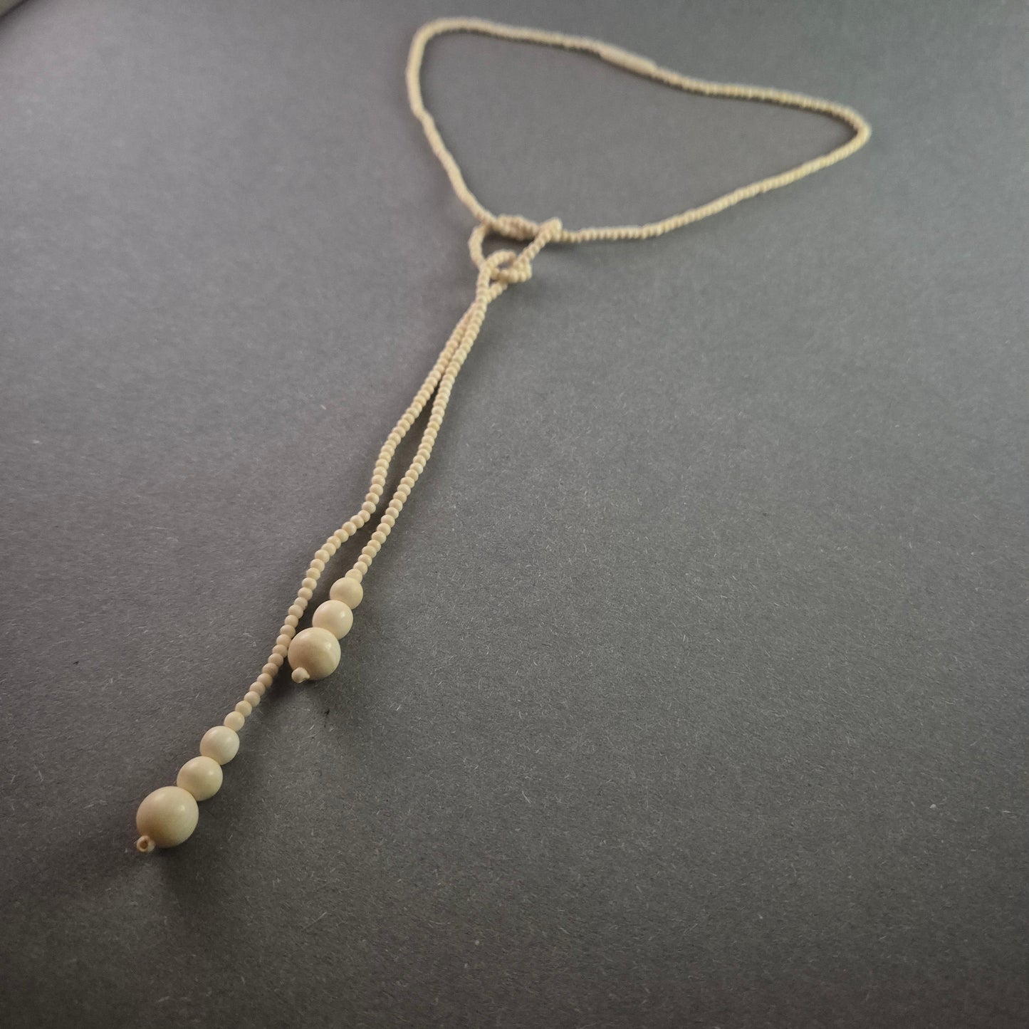 Elegante Vintage-Knotenkette in Elfenbeinoptik – Zeitlose Raffinesse
