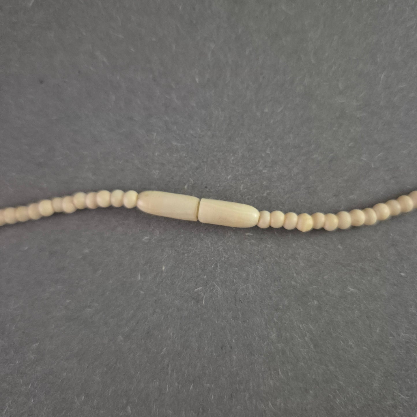 Elegante Vintage-Knotenkette in Elfenbeinoptik – Zeitlose Raffinesse