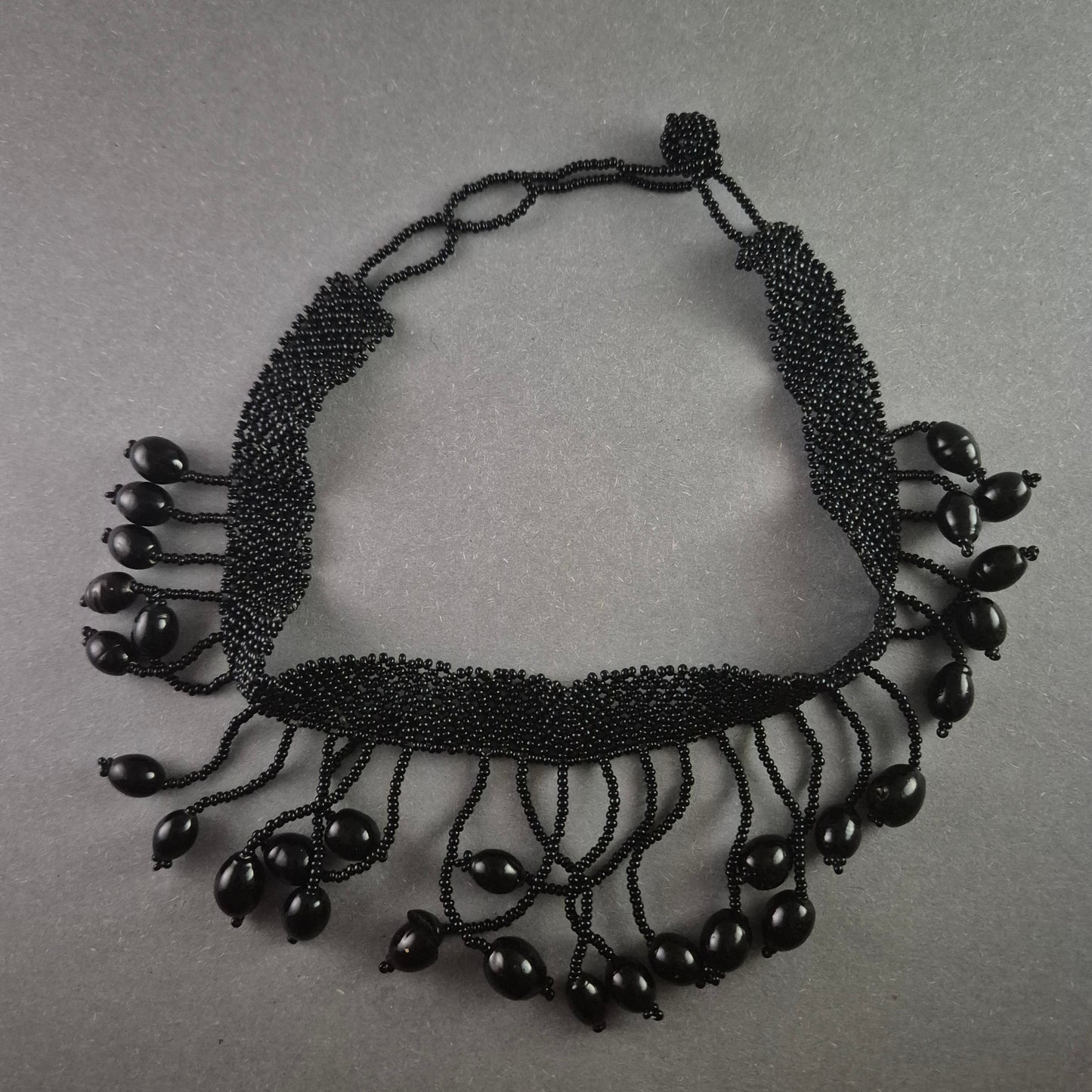 Elegantes handgefertigtes Perlen-Collier in Schwarz – Exklusives Vintage-Design