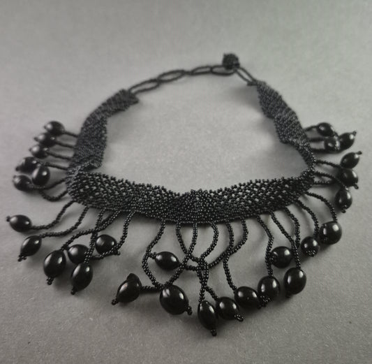 Elegantes handgefertigtes Perlen-Collier in Schwarz – Exklusives Vintage-Design