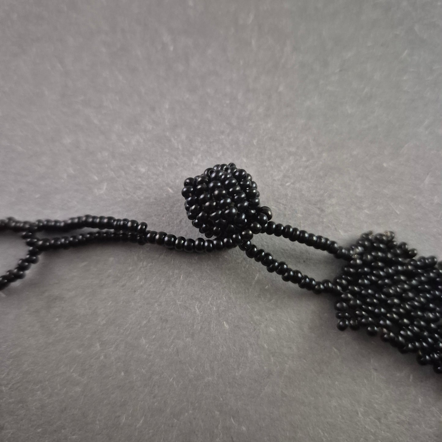 Elegantes handgefertigtes Perlen-Collier in Schwarz – Exklusives Vintage-Design