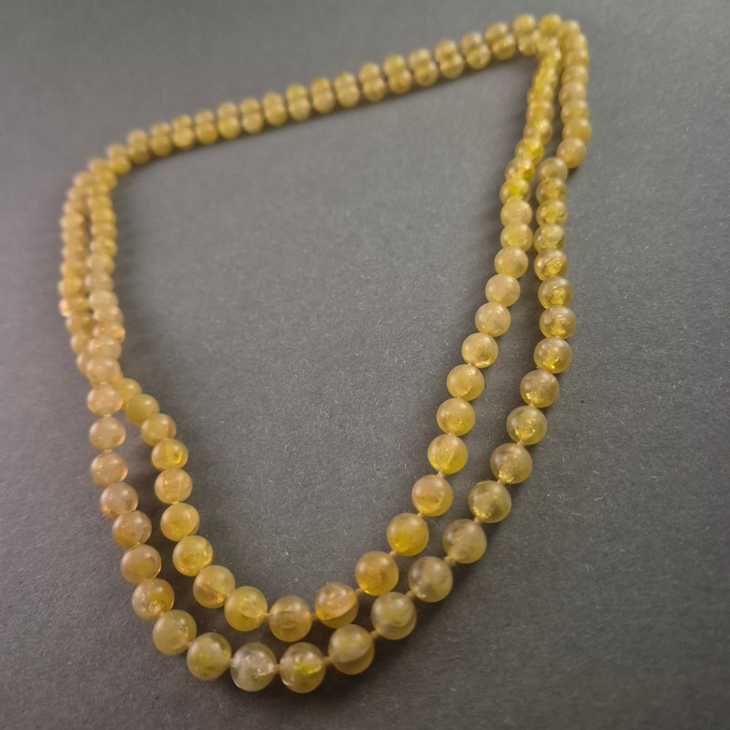 Elegante zweireihige Vintage-Kette in Bernsteinoptik – Zeitlose Schönheit