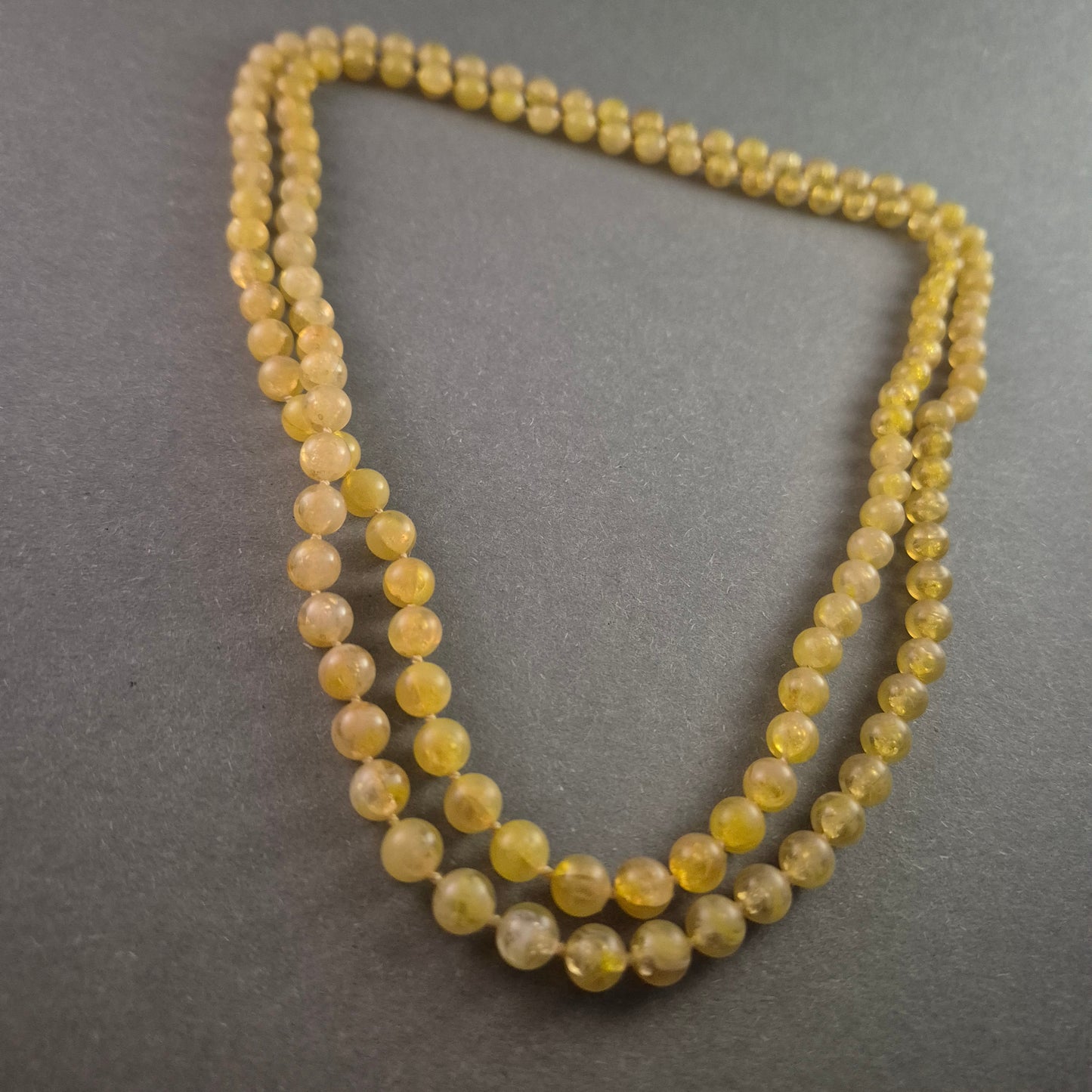 Elegante zweireihige Vintage-Kette in Bernsteinoptik – Zeitlose Schönheit