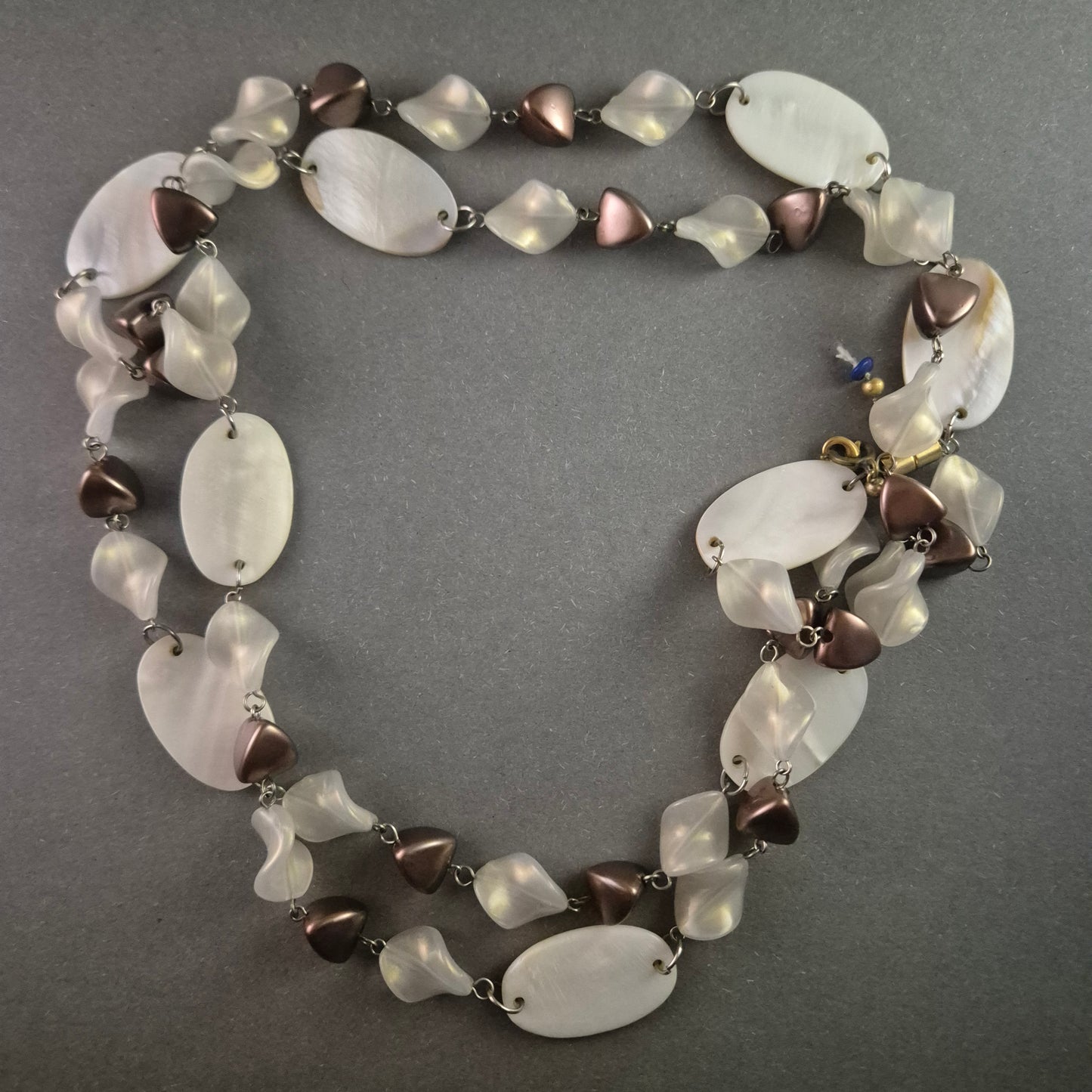 Exklusive Designer-Kette mit Perlmutt- und Glas-Elementen – Elegantes Statement