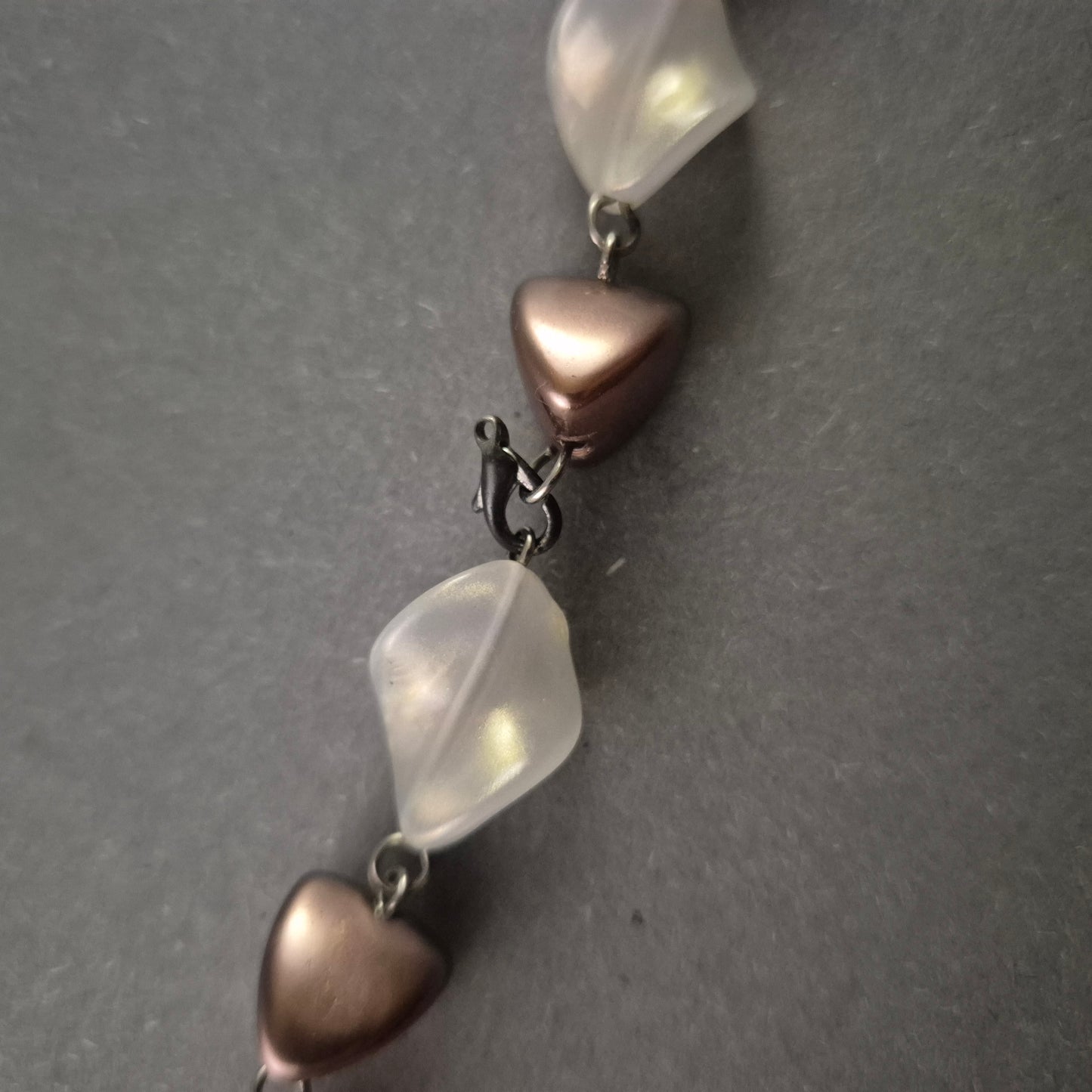 Exklusive Designer-Kette mit Perlmutt- und Glas-Elementen – Elegantes Statement