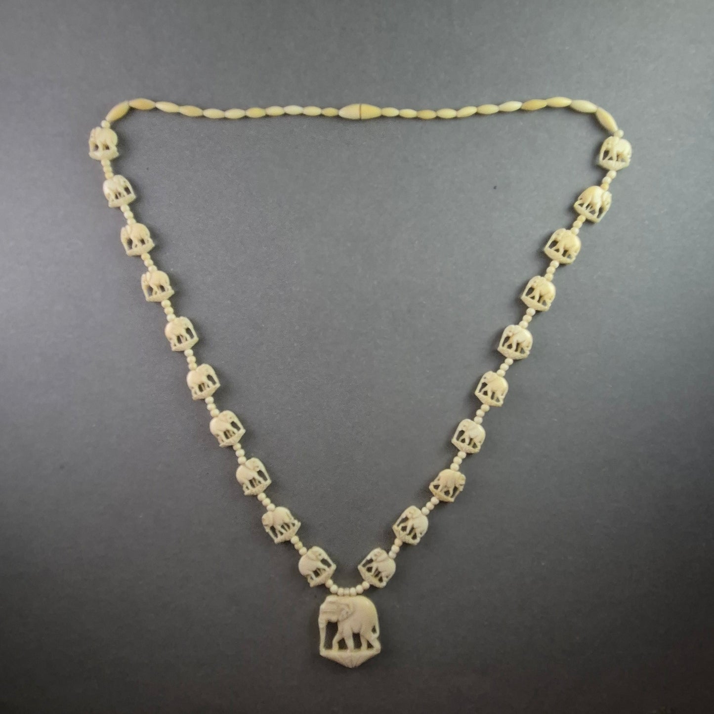 Exquisite Vintage-Kette mit Elefantenmotiven – Kunstvoll gearbeitet