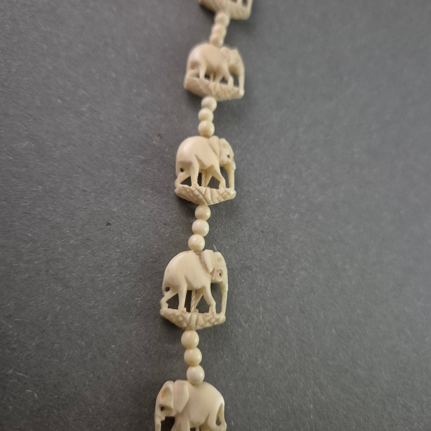 Exquisite Vintage-Kette mit Elefantenmotiven – Kunstvoll gearbeitet