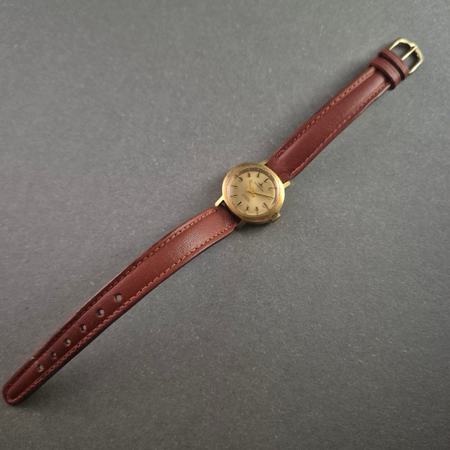 Klassische Dugena Damenarmbanduhr – Vintage-Charme mit goldfarbenem Gehäuse