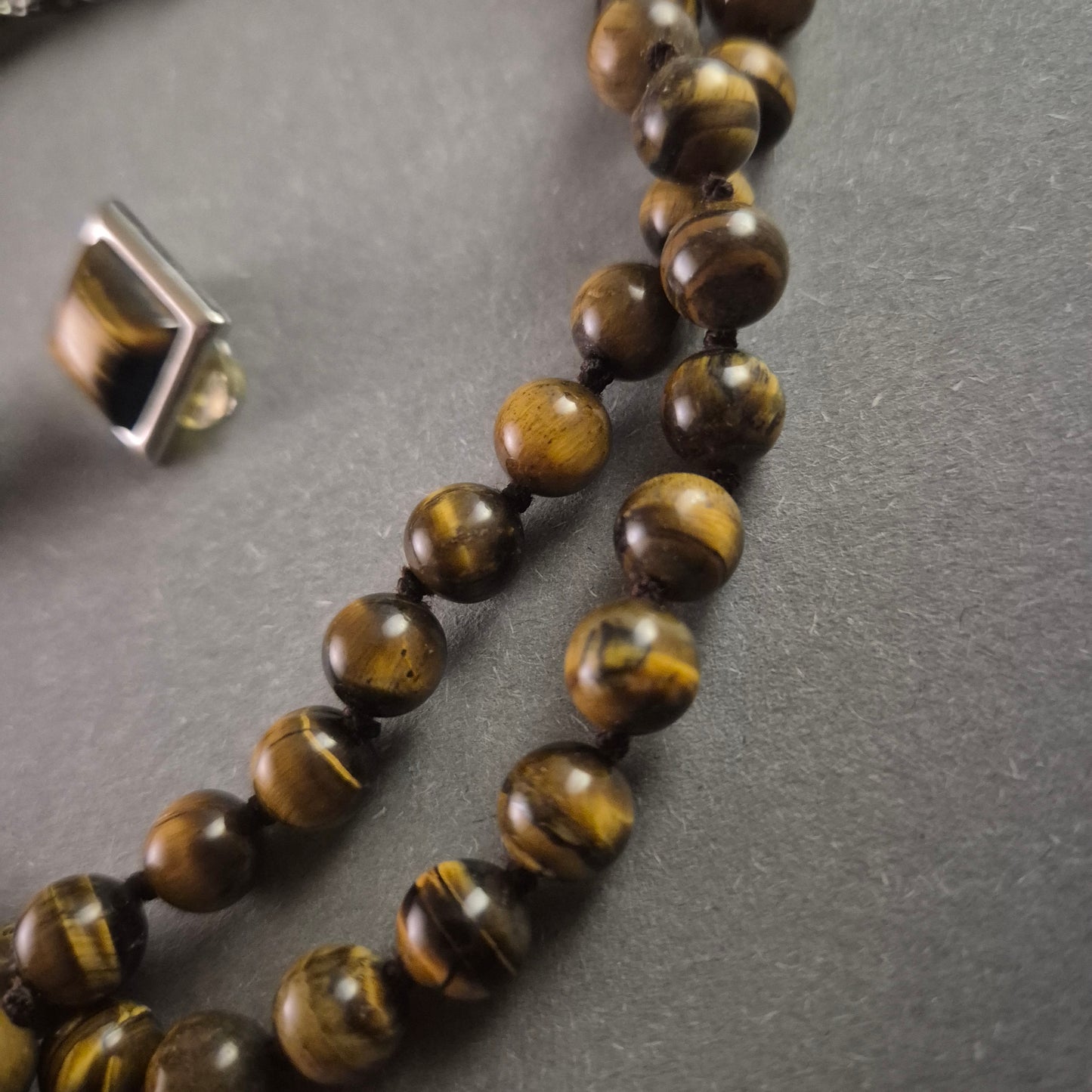 Vintage Schmuckset – Tigereisen-Cabochons mit Halskette & Clip-Ohrringen