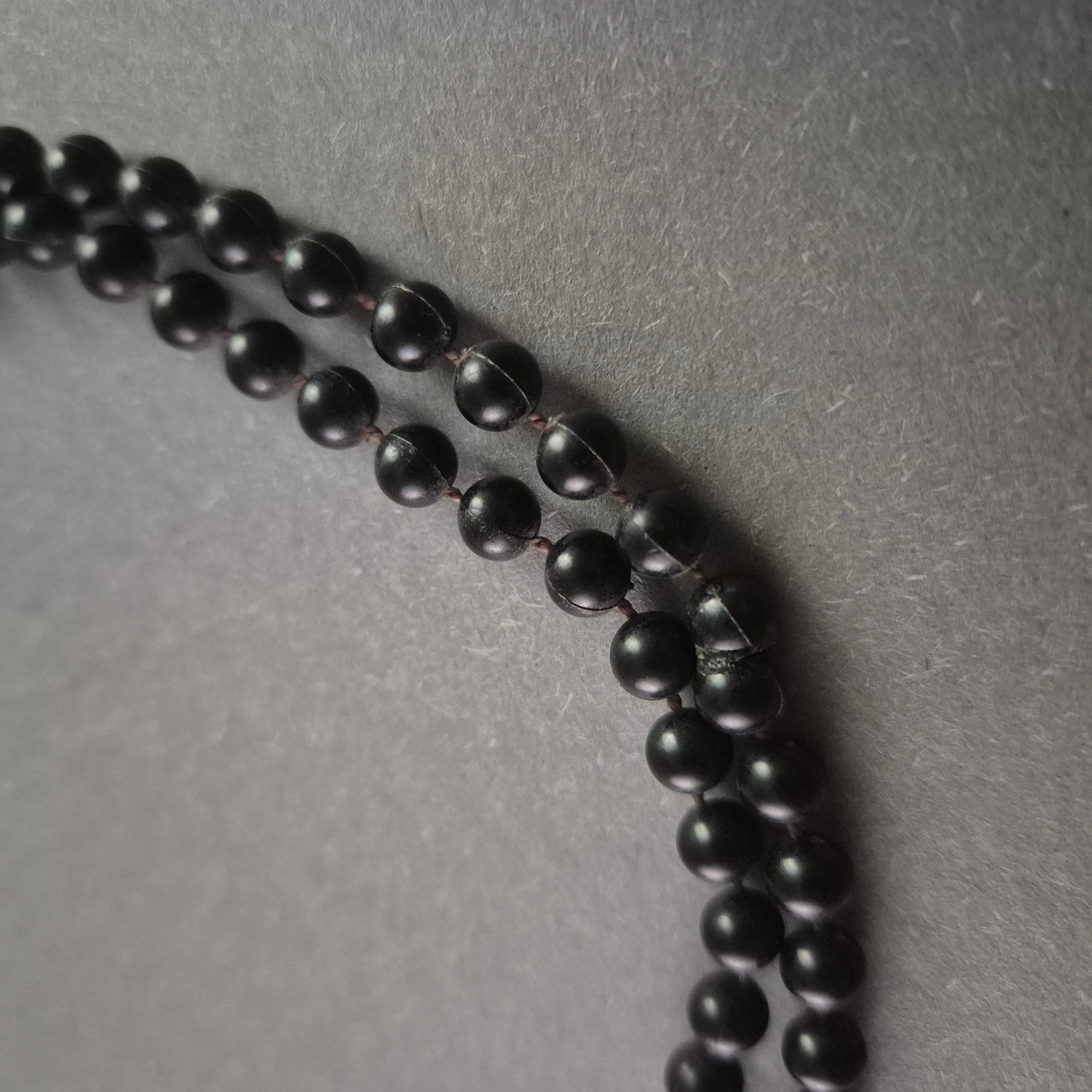 Vintage Onyx-Perlenkette – Elegante schwarze Naturstein-Halskette