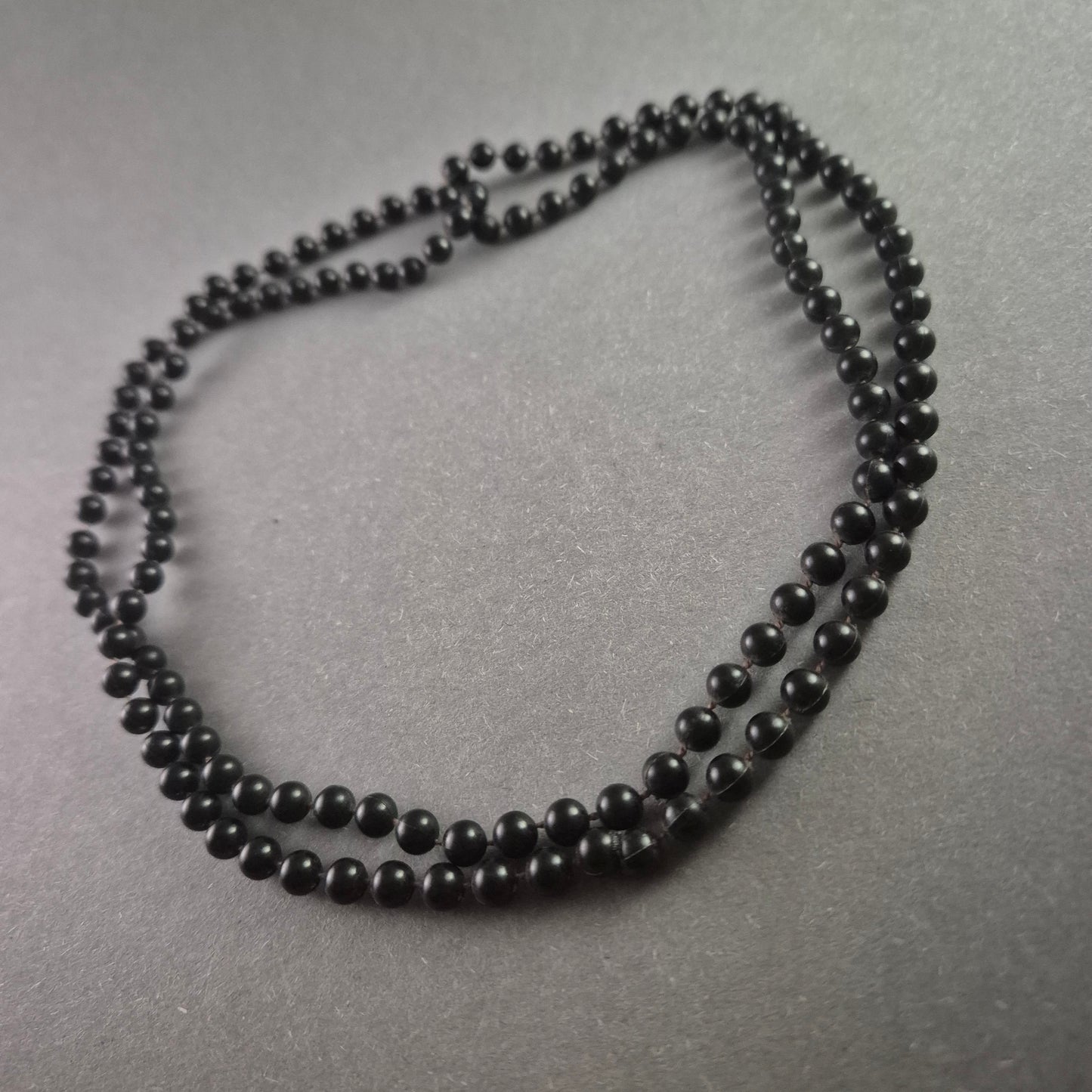 Vintage Onyx-Perlenkette – Elegante schwarze Naturstein-Halskette