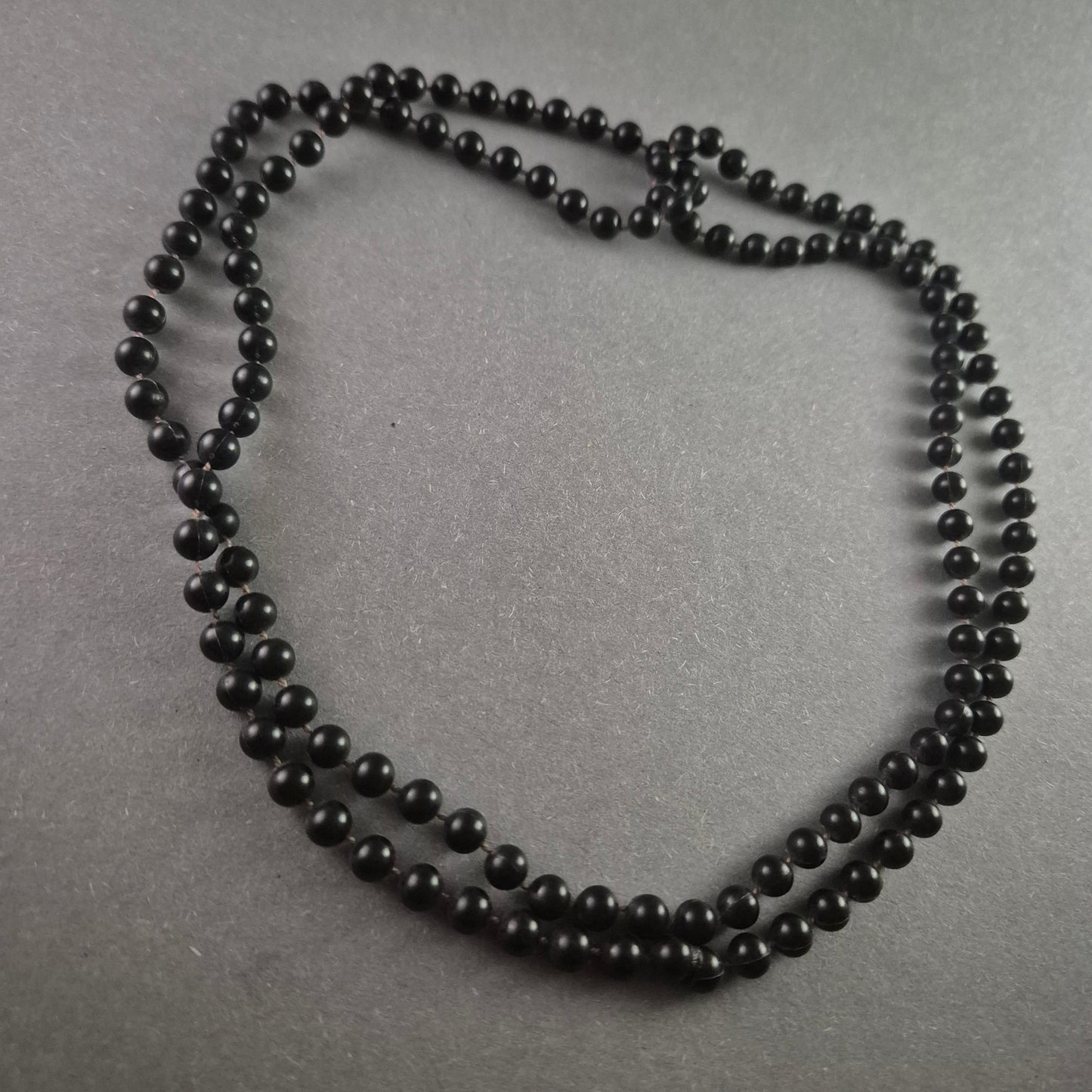 Vintage Onyx-Perlenkette – Elegante schwarze Naturstein-Halskette