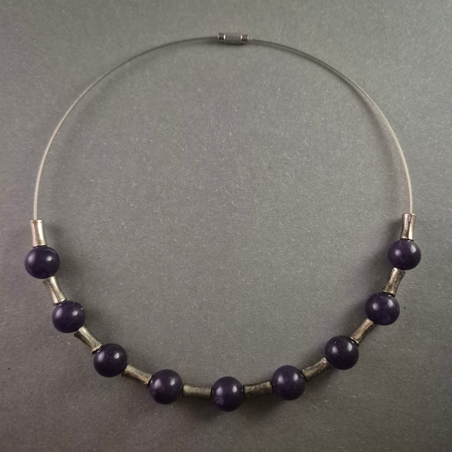 Minimalistische Edelstein-Halskette – Amethyst-Perlen mit Metallakzenten