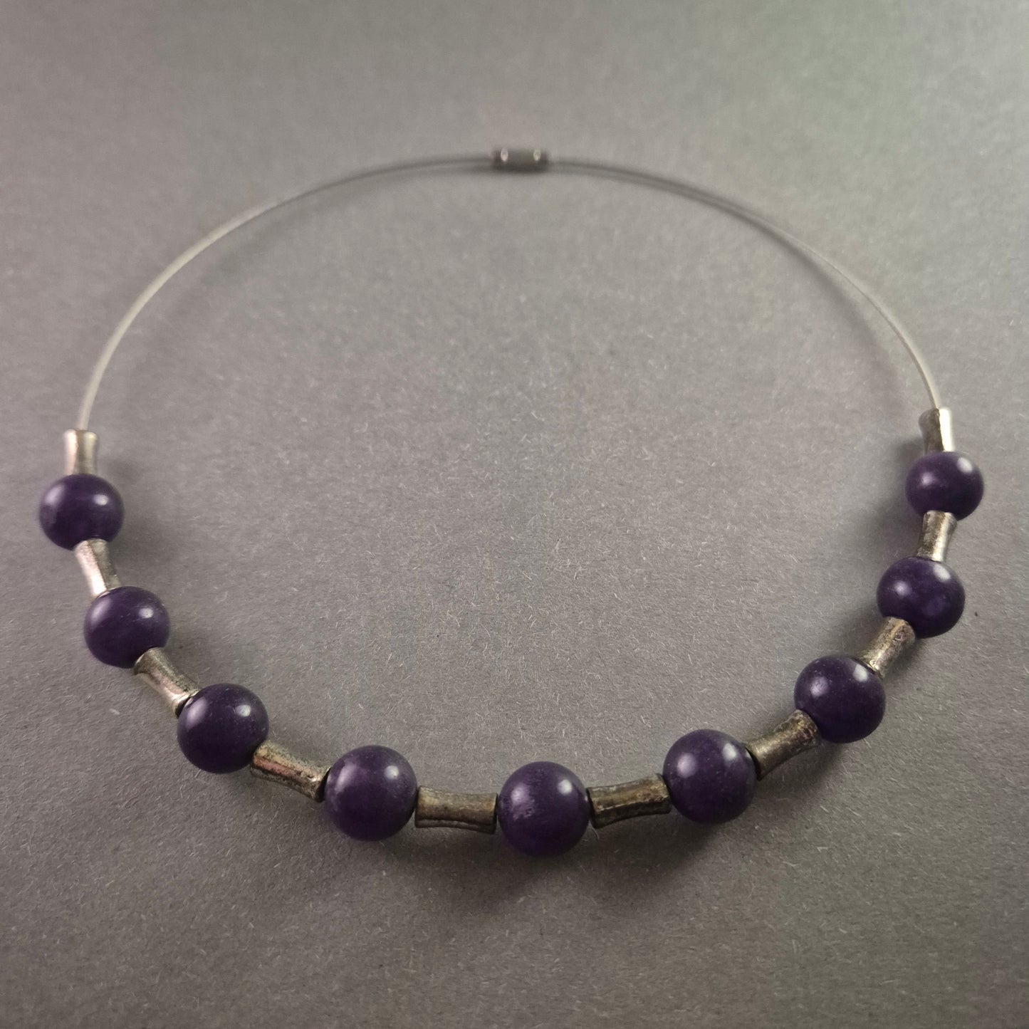 Minimalistische Edelstein-Halskette – Amethyst-Perlen mit Metallakzenten