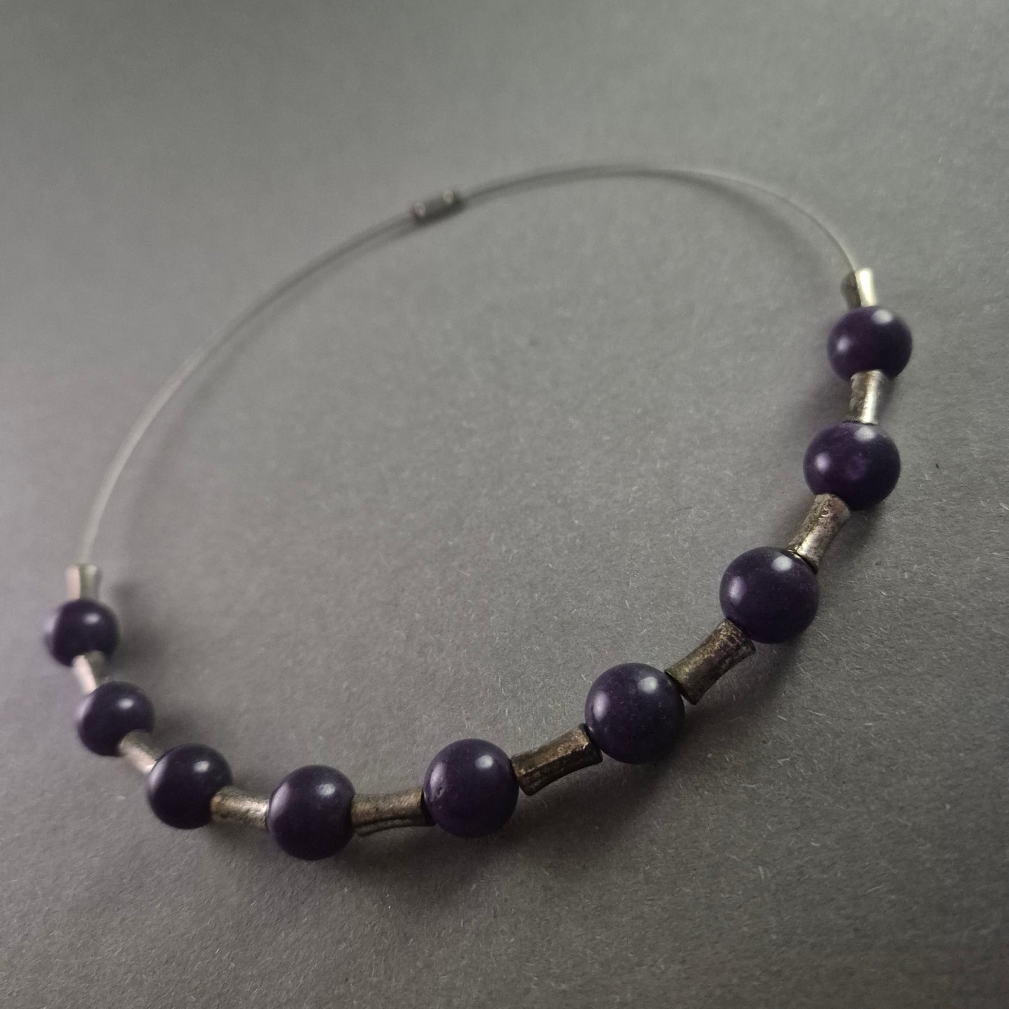 Minimalistische Edelstein-Halskette – Amethyst-Perlen mit Metallakzenten