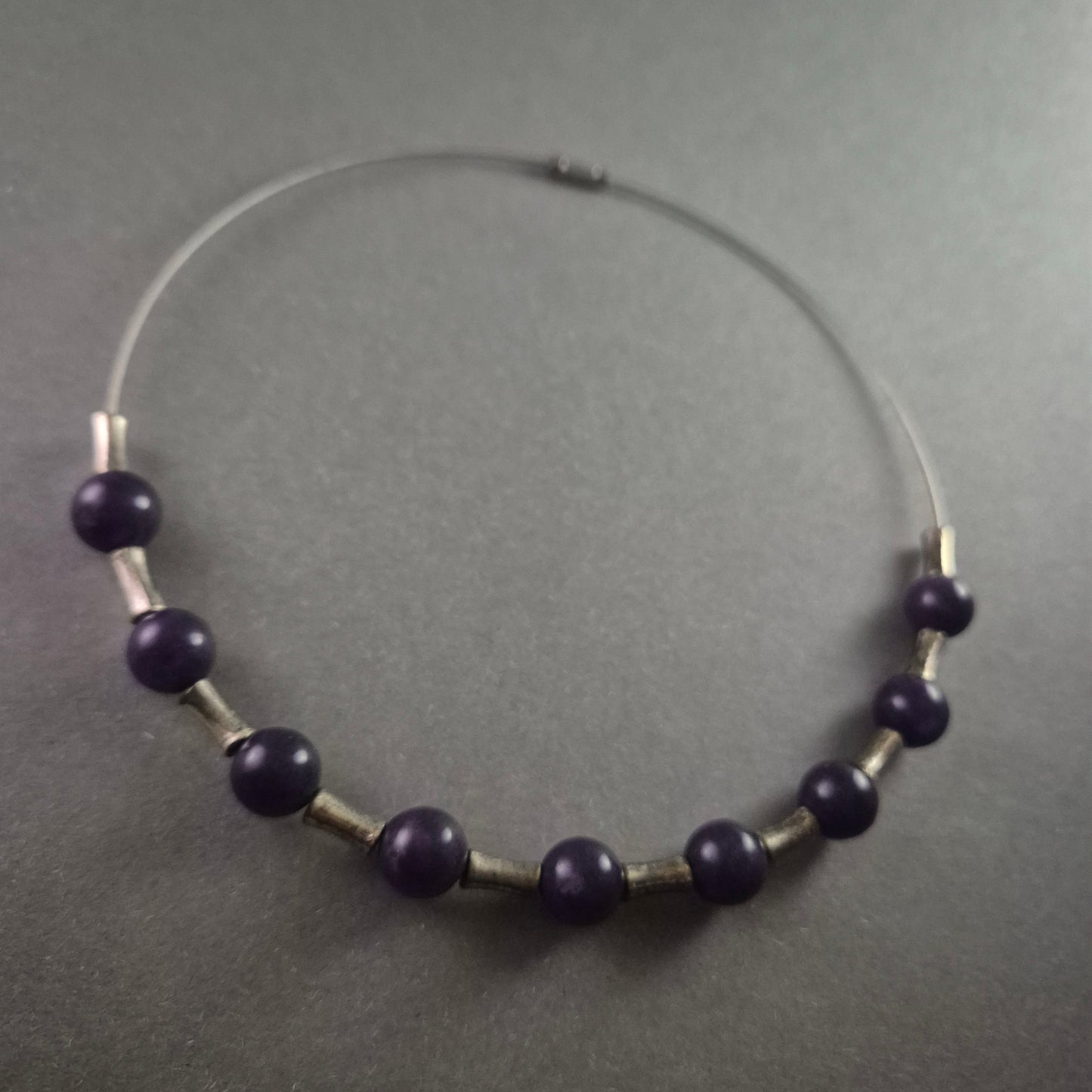 Minimalistische Edelstein-Halskette – Amethyst-Perlen mit Metallakzenten