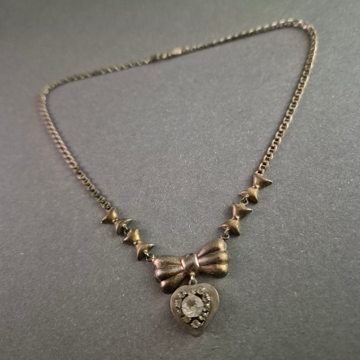 Vintage 925 Silberkette mit Schleifen & Herzanhänger – Elegante Romantik