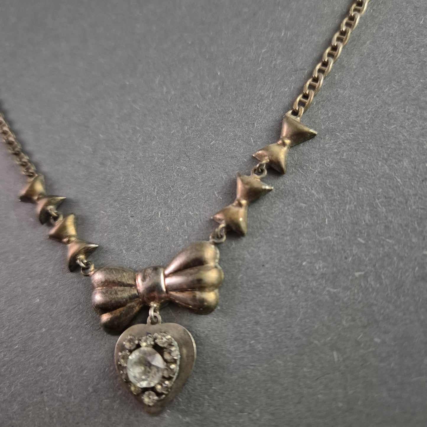 Vintage 925 Silberkette mit Schleifen & Herzanhänger – Elegante Romantik