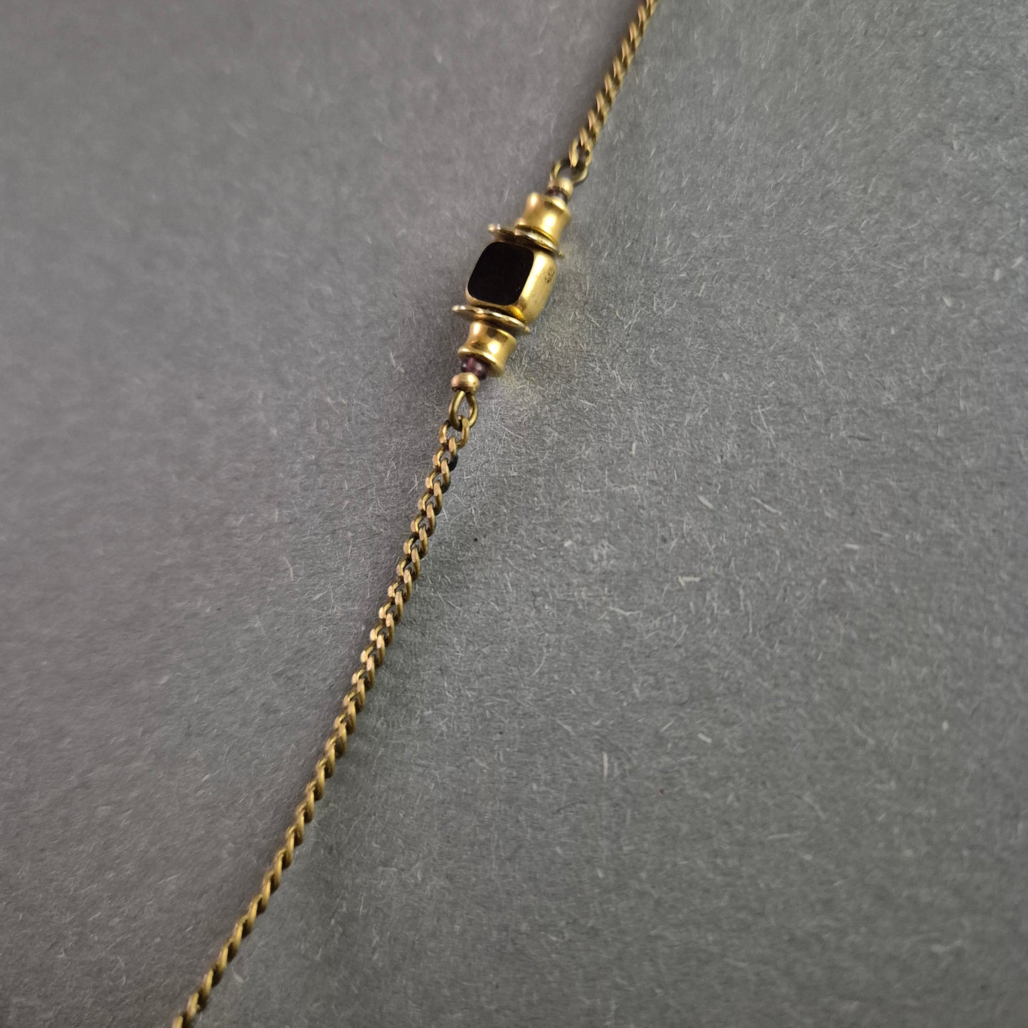 Flakon-Anhänger Halskette Exotisches Schmuckstück goldenen Akzenten