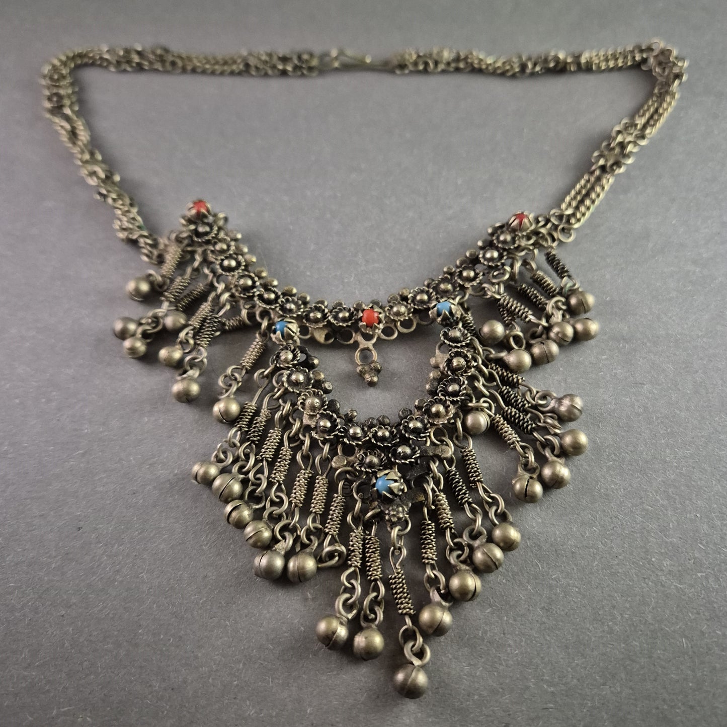 Antike Silberkette mit filigraner Ornamentik – Orientalischer Statement-Schmuck