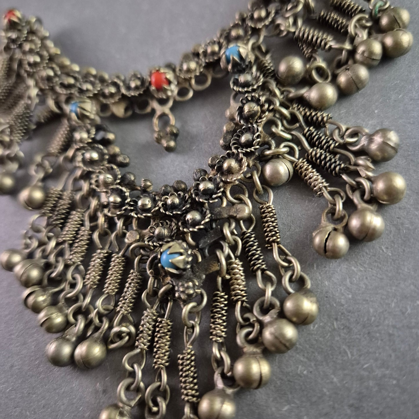 Antike Silberkette mit filigraner Ornamentik – Orientalischer Statement-Schmuck