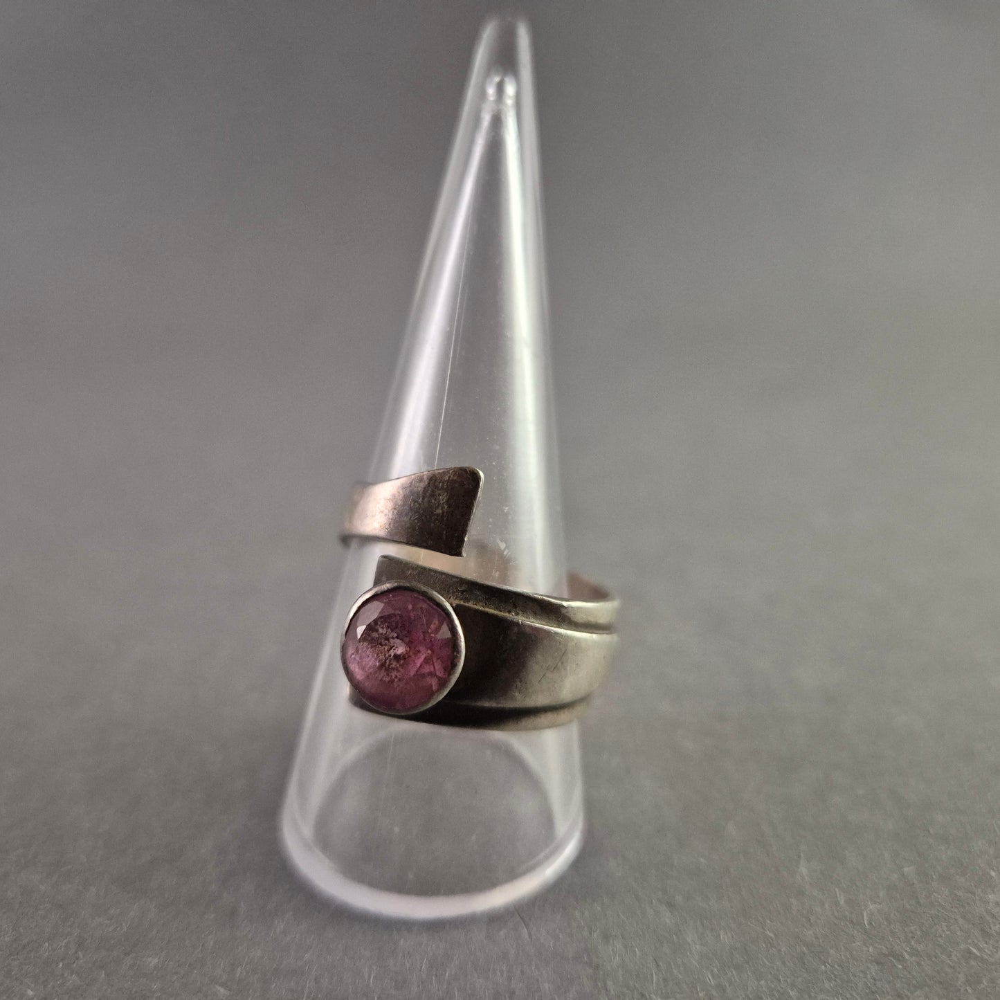 Moderner 925 Silberring mit violettem Stein – Stilvolle Eleganz