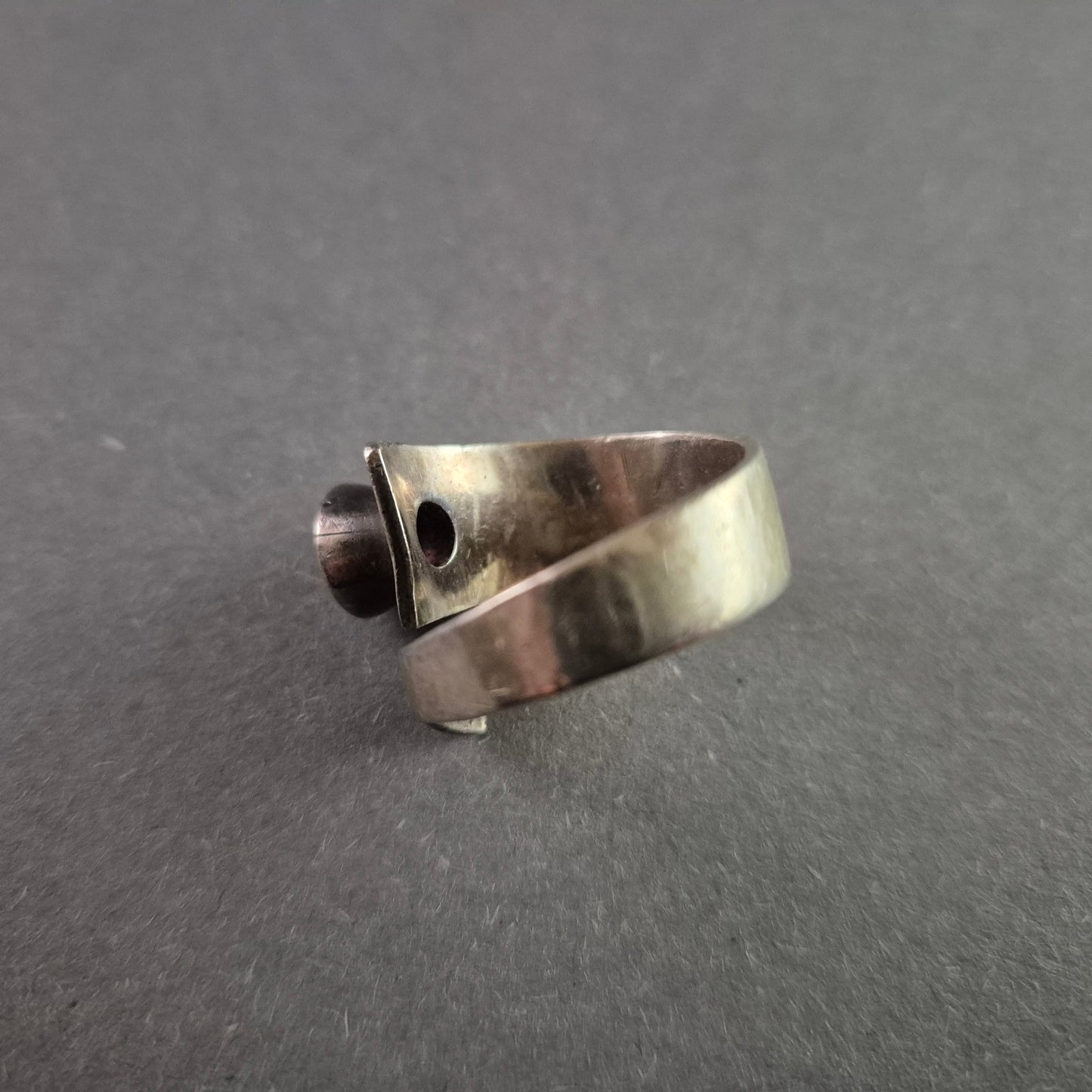 Moderner 925 Silberring mit violettem Stein – Stilvolle Eleganz