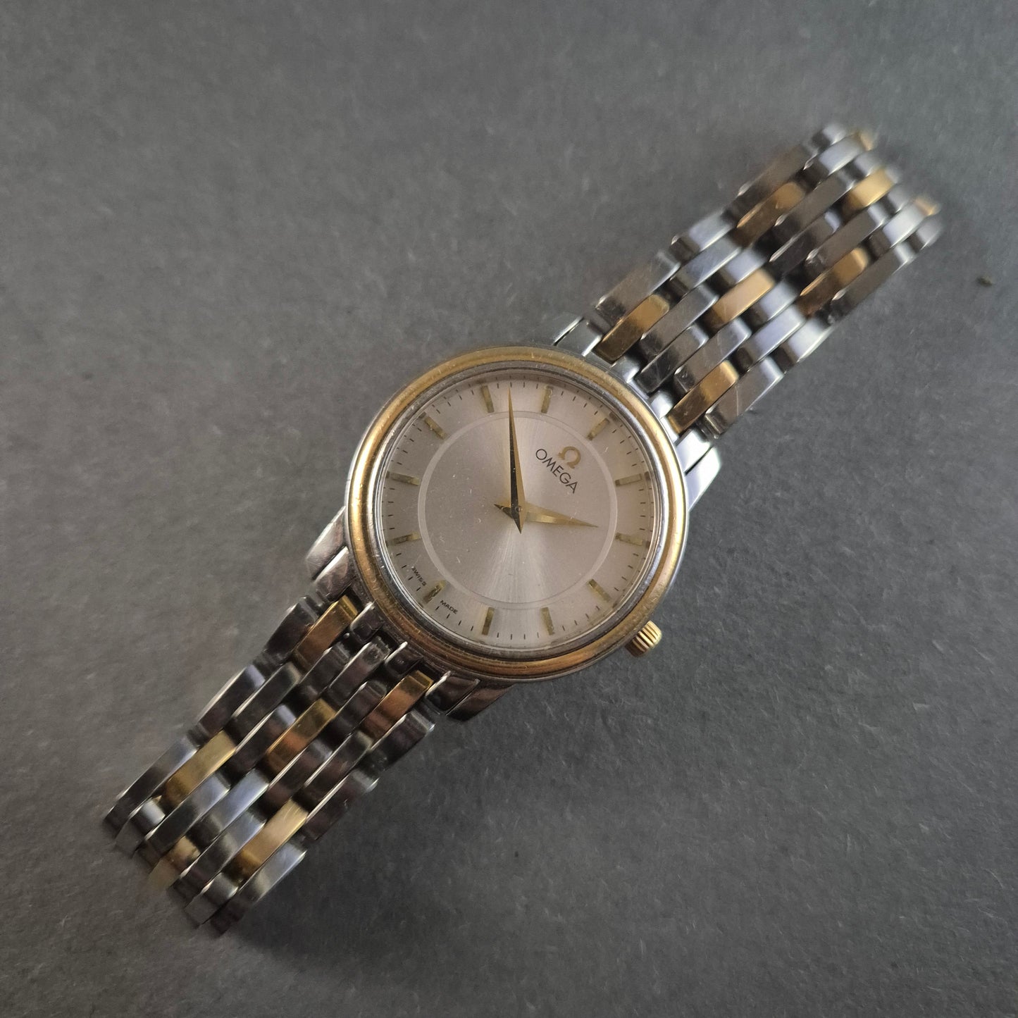 Luxuriöse Omega Damenarmbanduhr – Zeitlose Eleganz in Gold-Bicolor