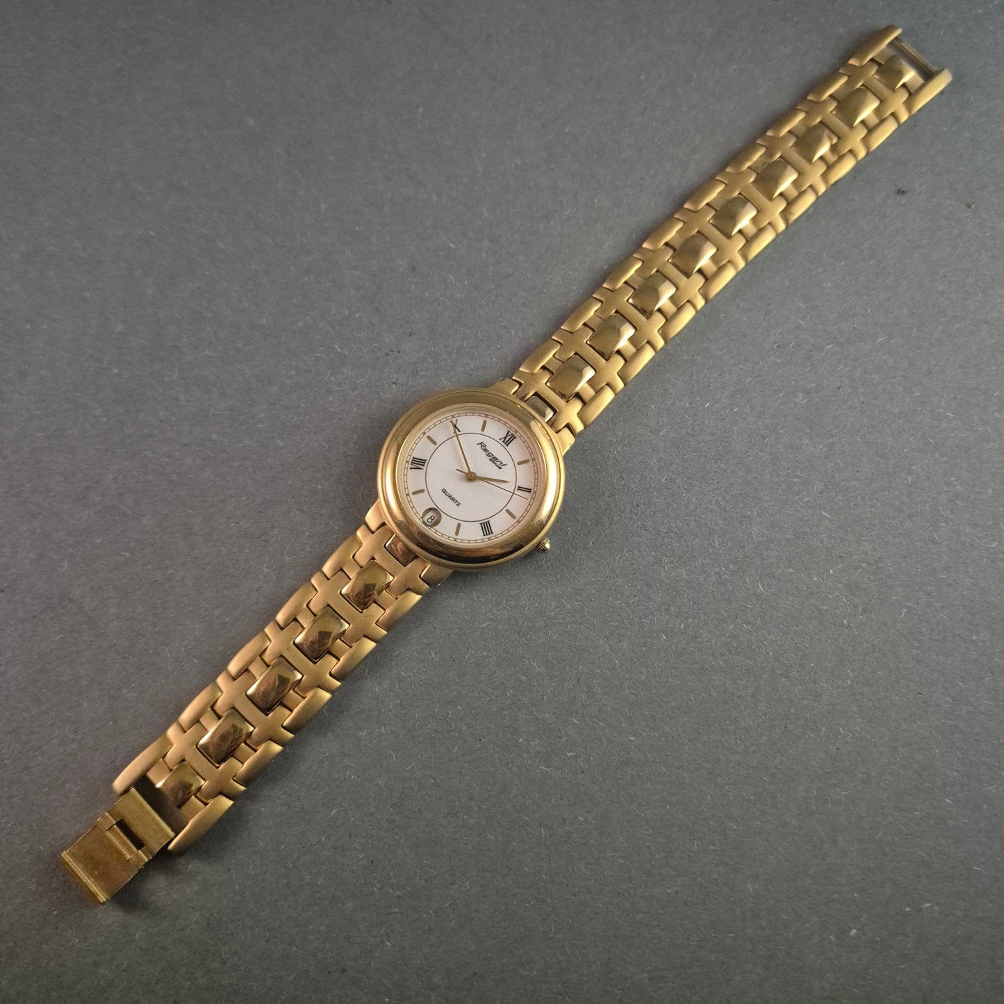 Klassische Regent Herrenarmbanduhr – Goldene Eleganz mit zeitlosem Stil