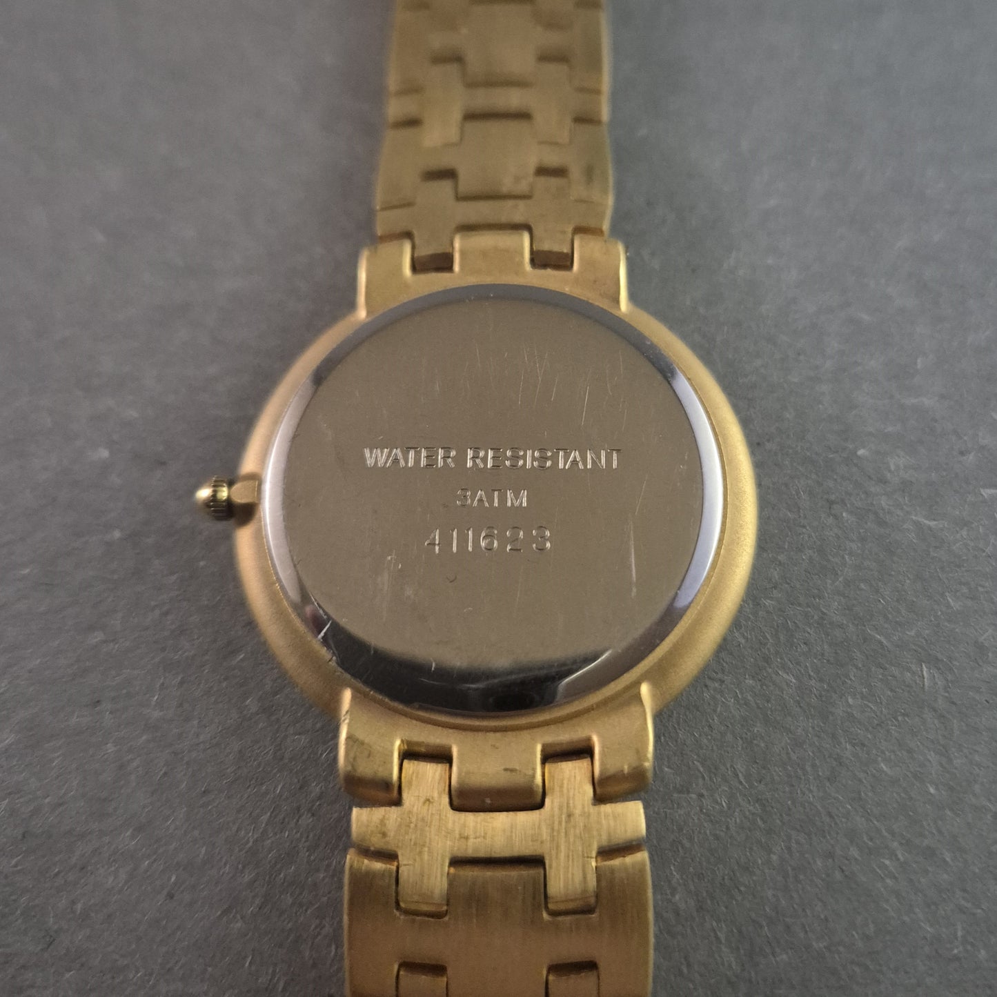 Klassische Regent Herrenarmbanduhr – Goldene Eleganz mit zeitlosem Stil