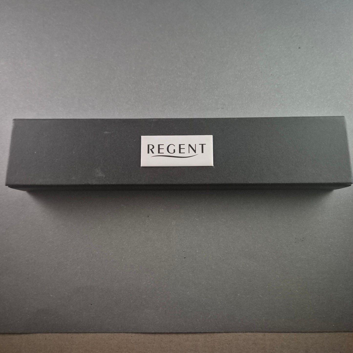 Klassische Regent Herrenarmbanduhr – Goldene Eleganz mit zeitlosem Stil